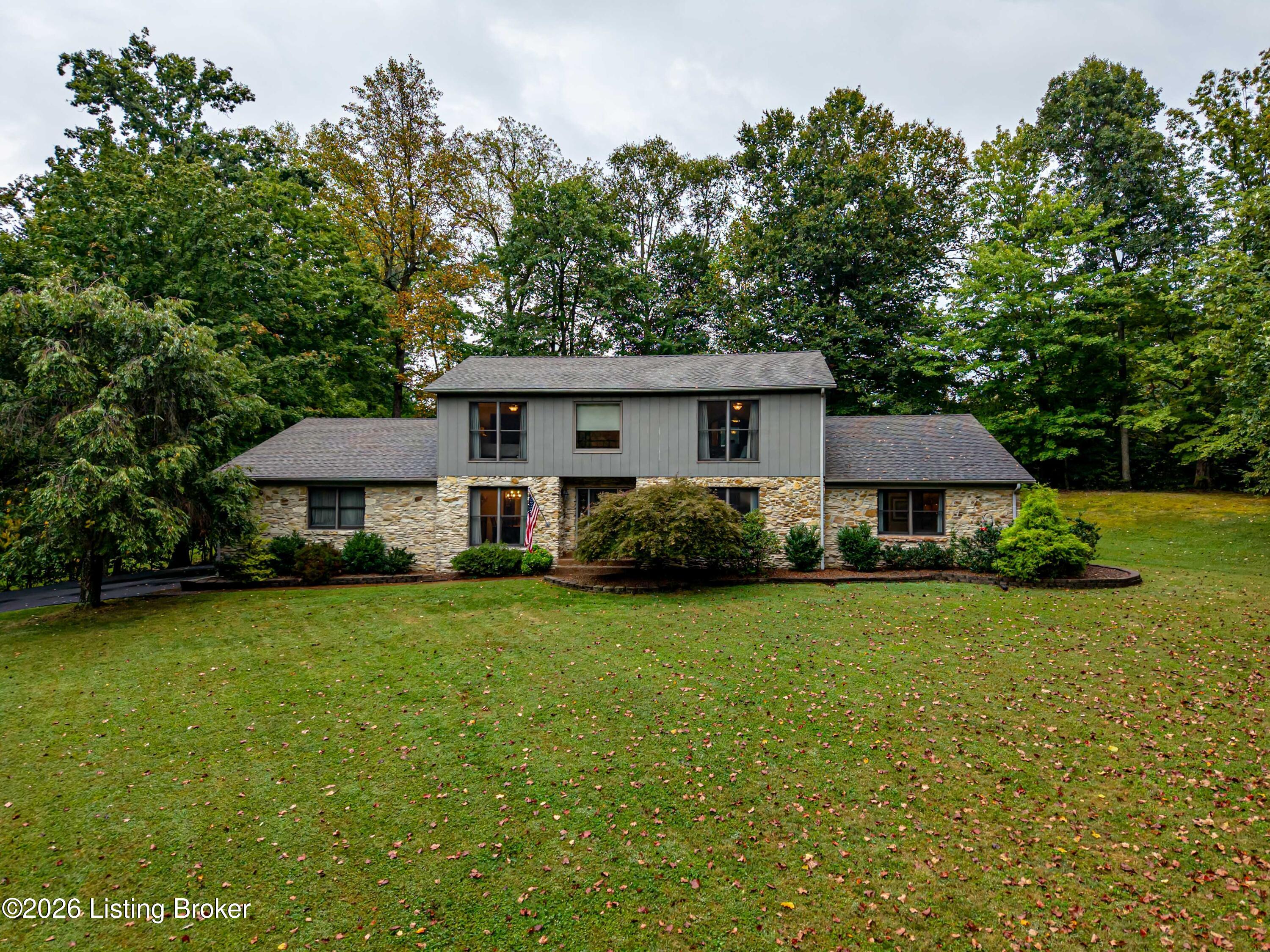 627 Maple Dr — photo