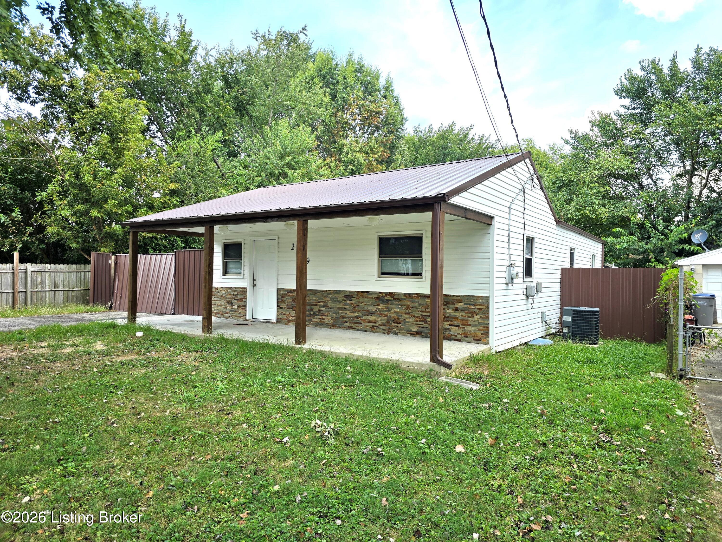 2419 Helen Ave — photo