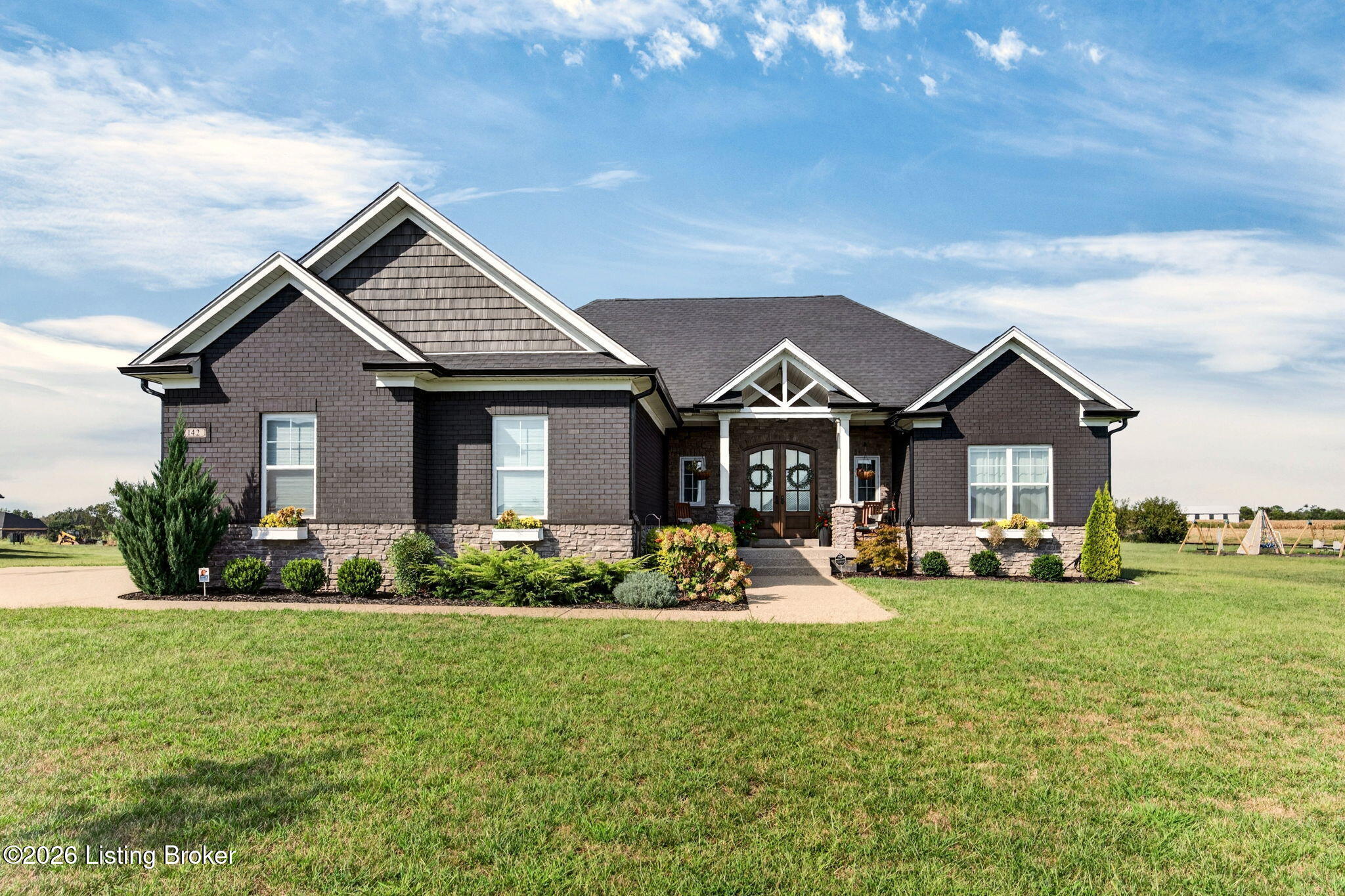 142 Dalton Dr — photo