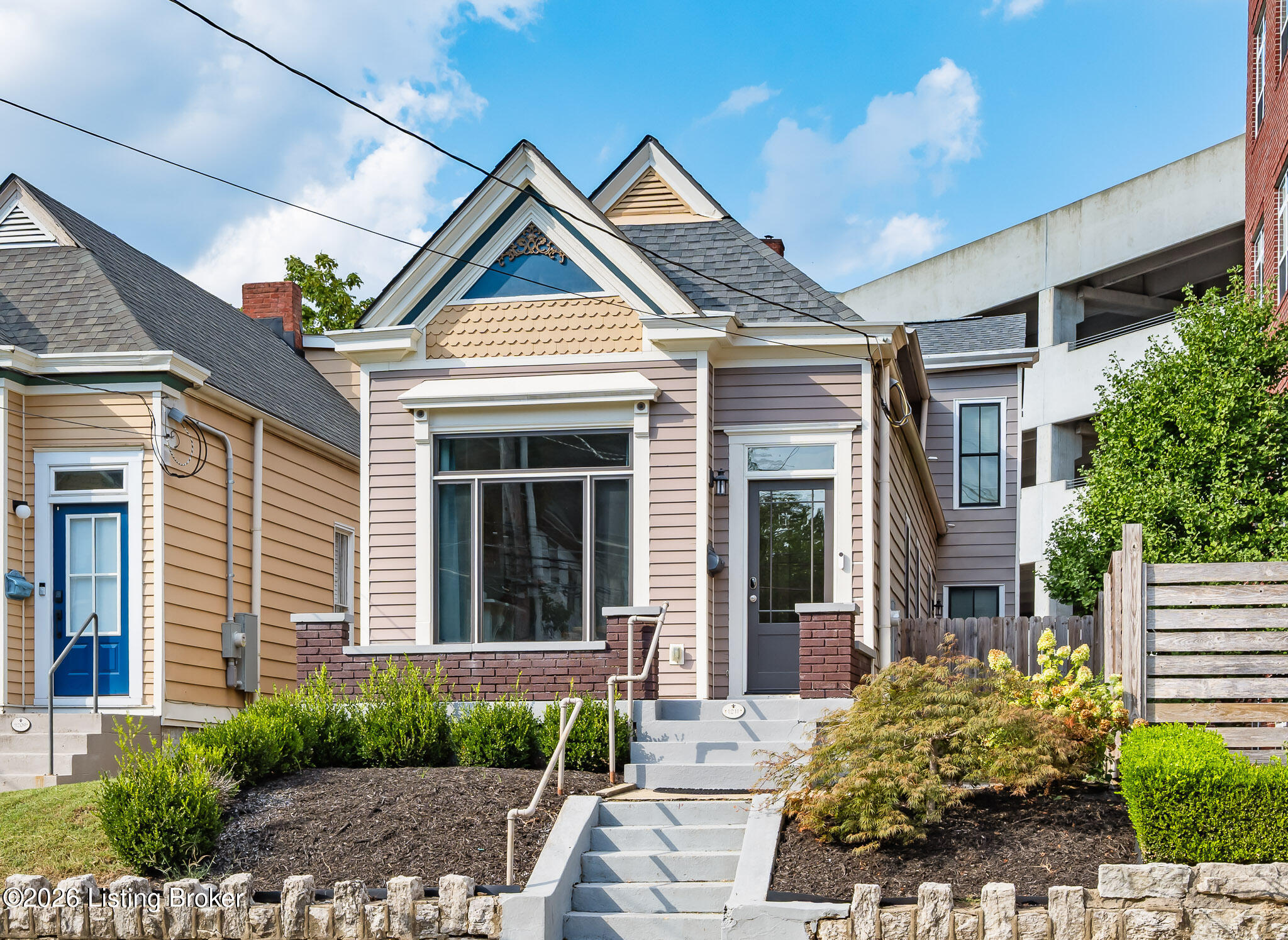 1211 E Broadway — photo