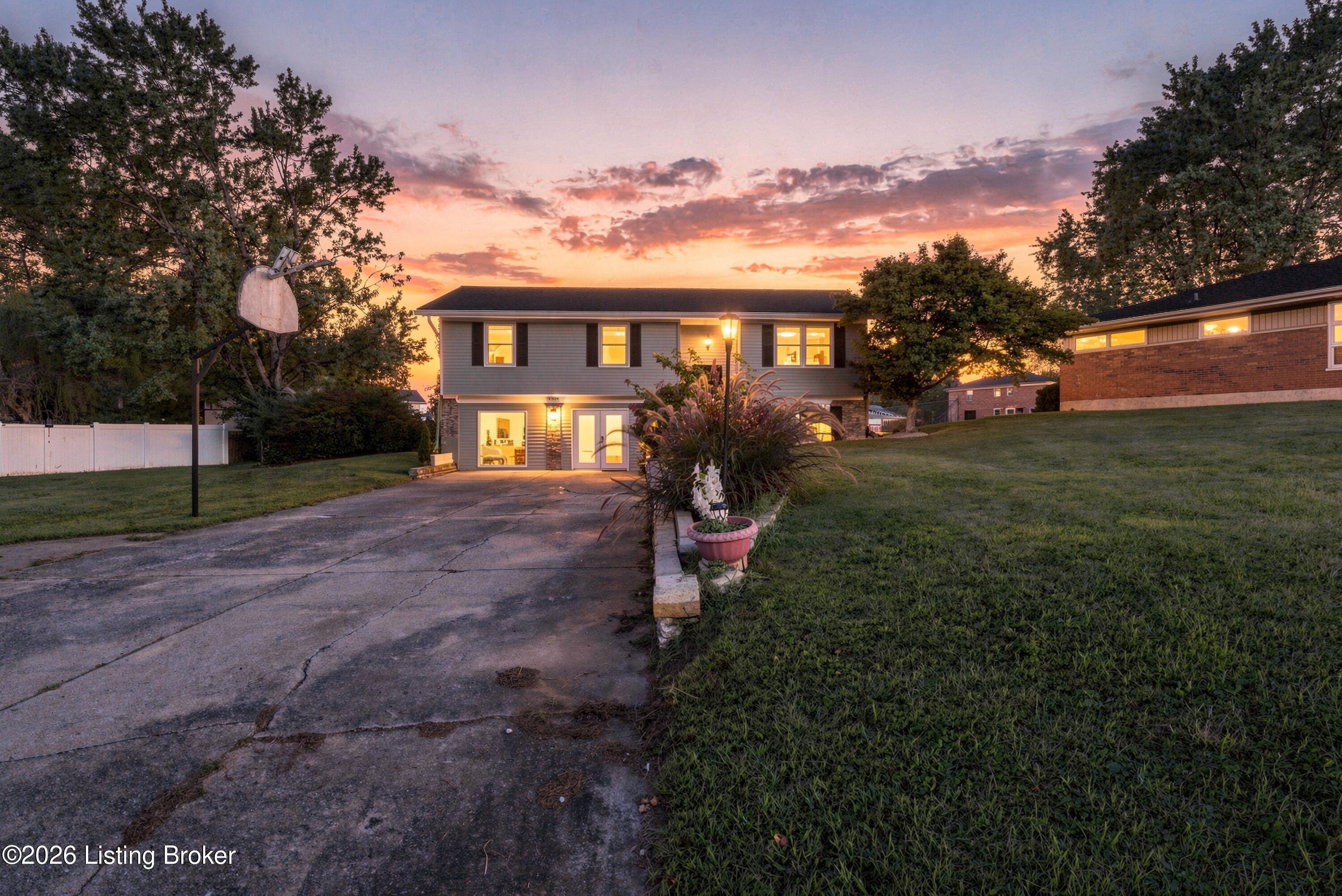 2304 Stephan Ln — photo