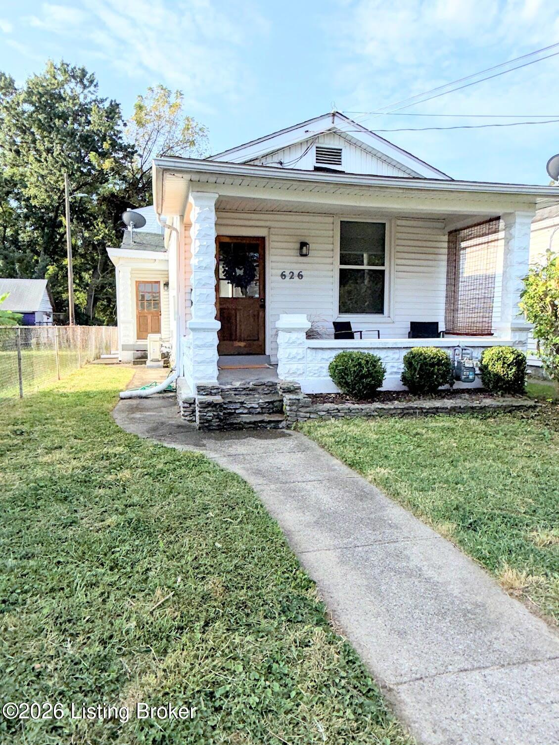 626 E Hill St — photo