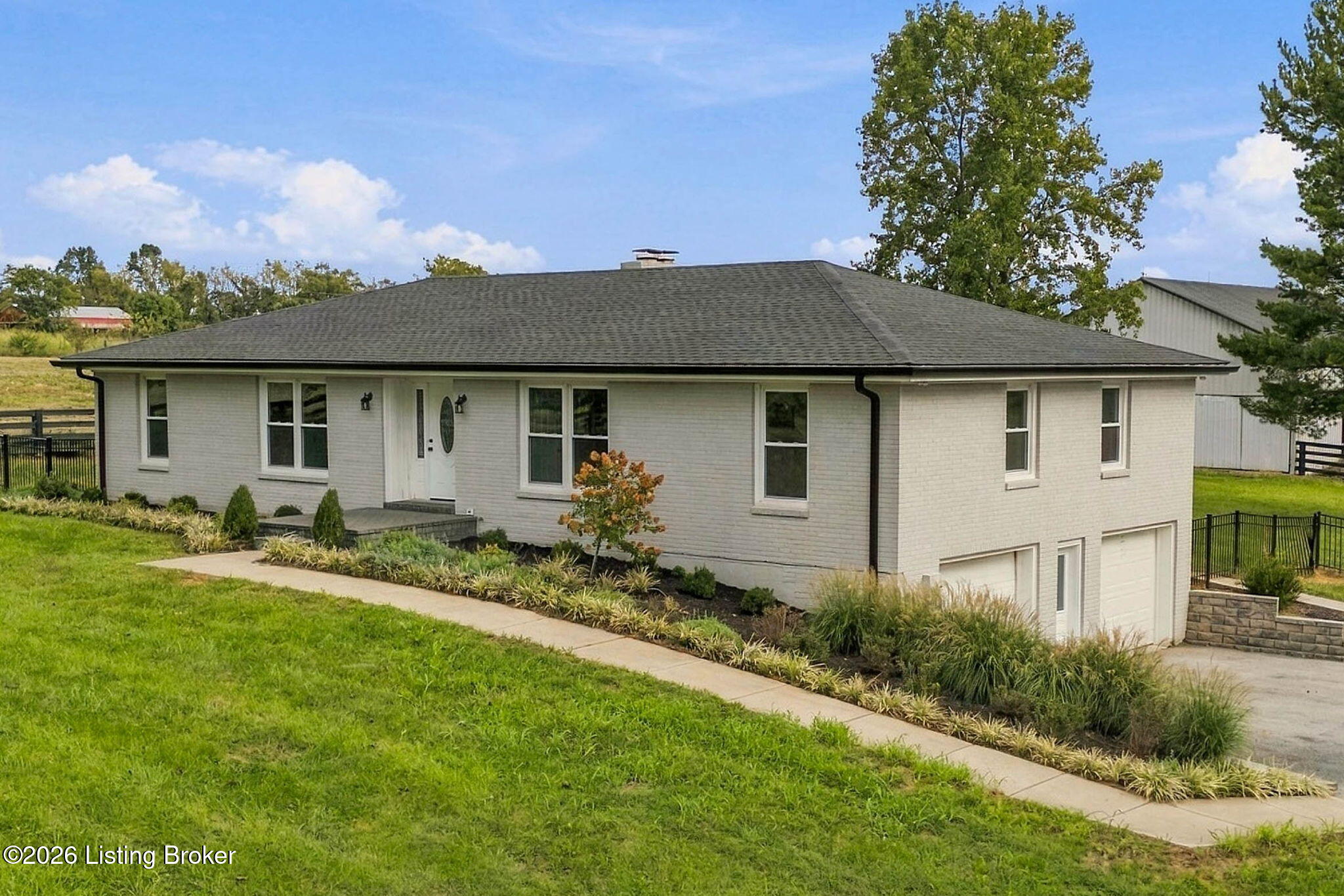 4045 Lagrange Rd — photo
