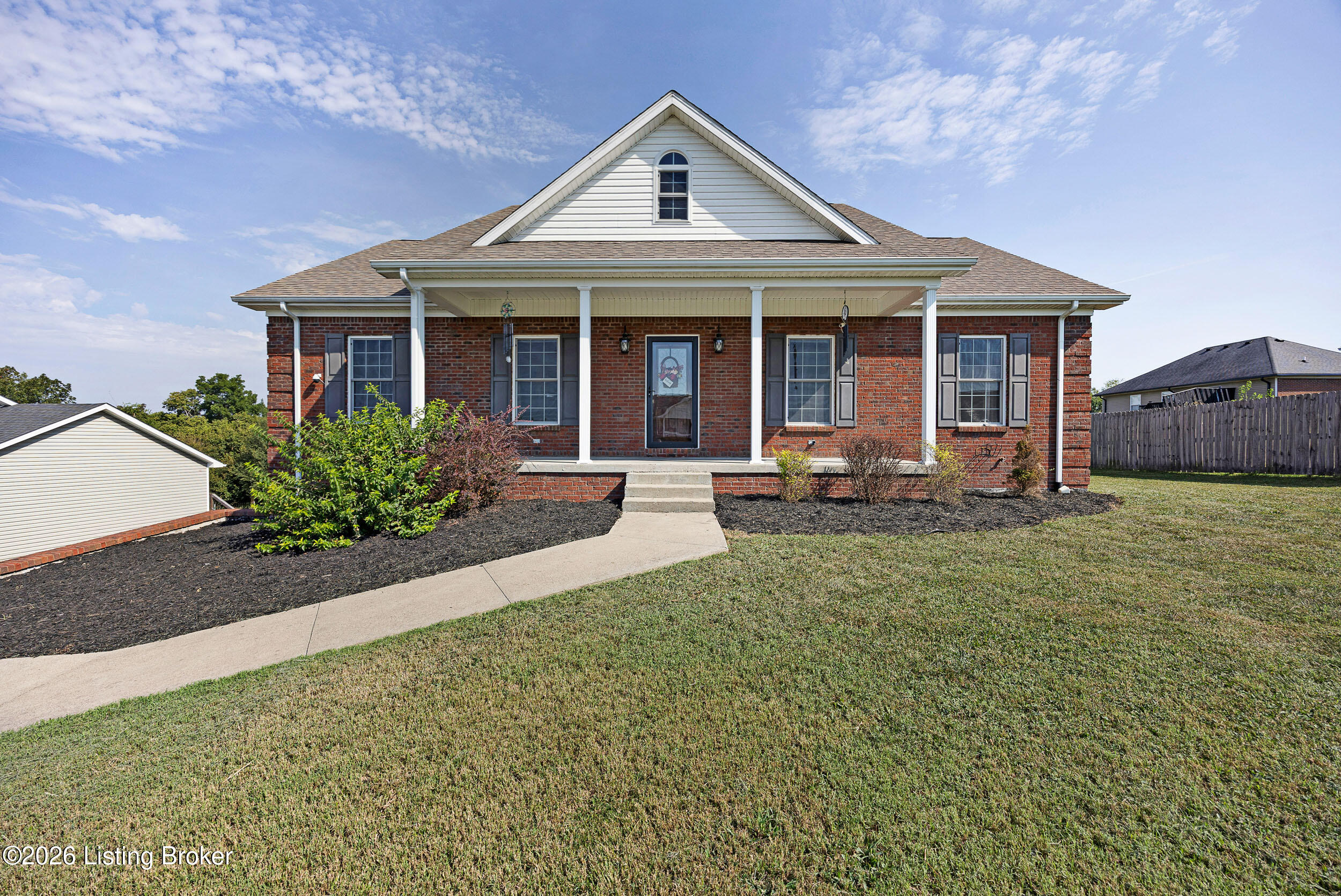 102 Comanche Ct — photo