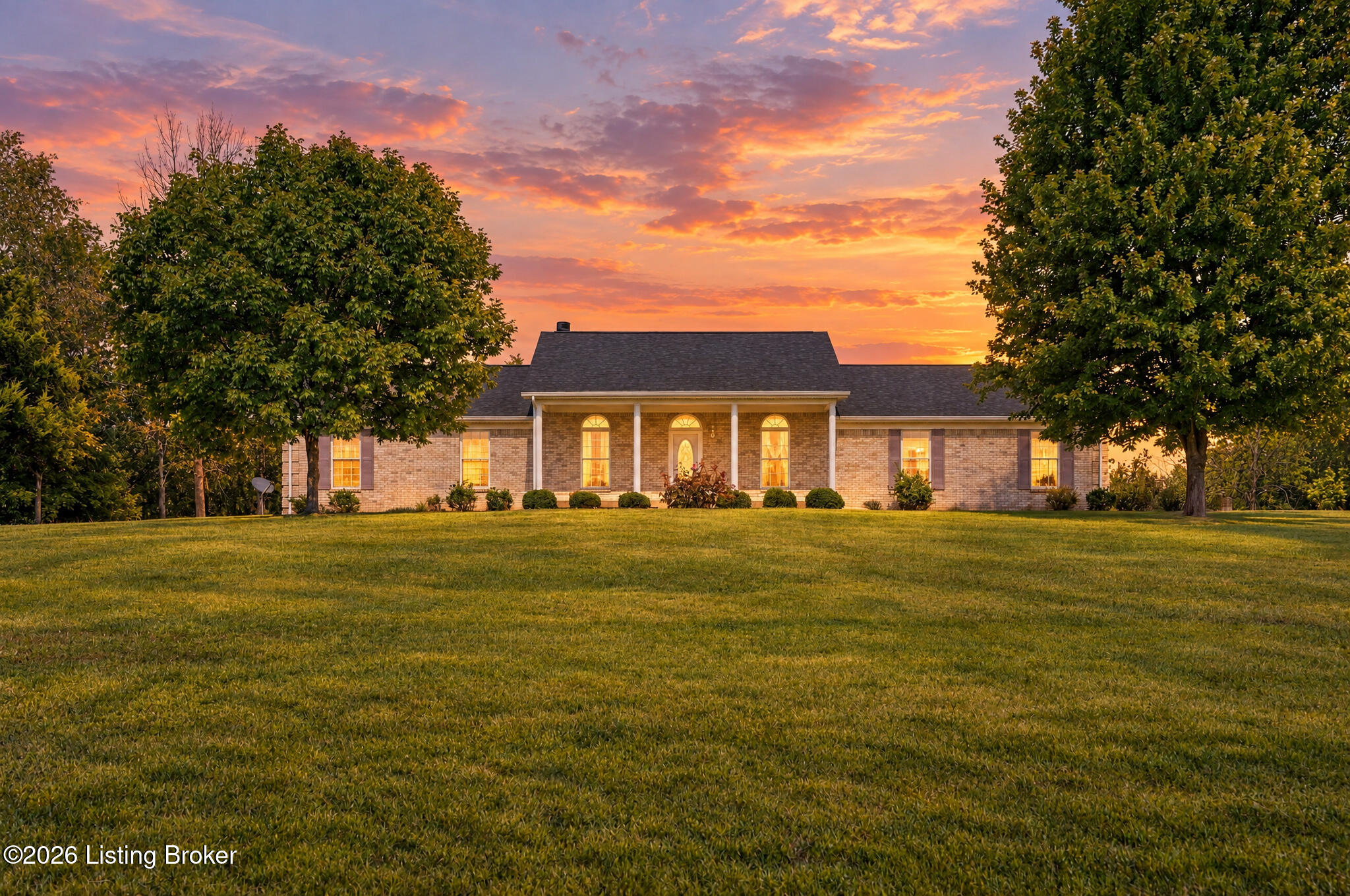 1196 Deerwood Dr — photo
