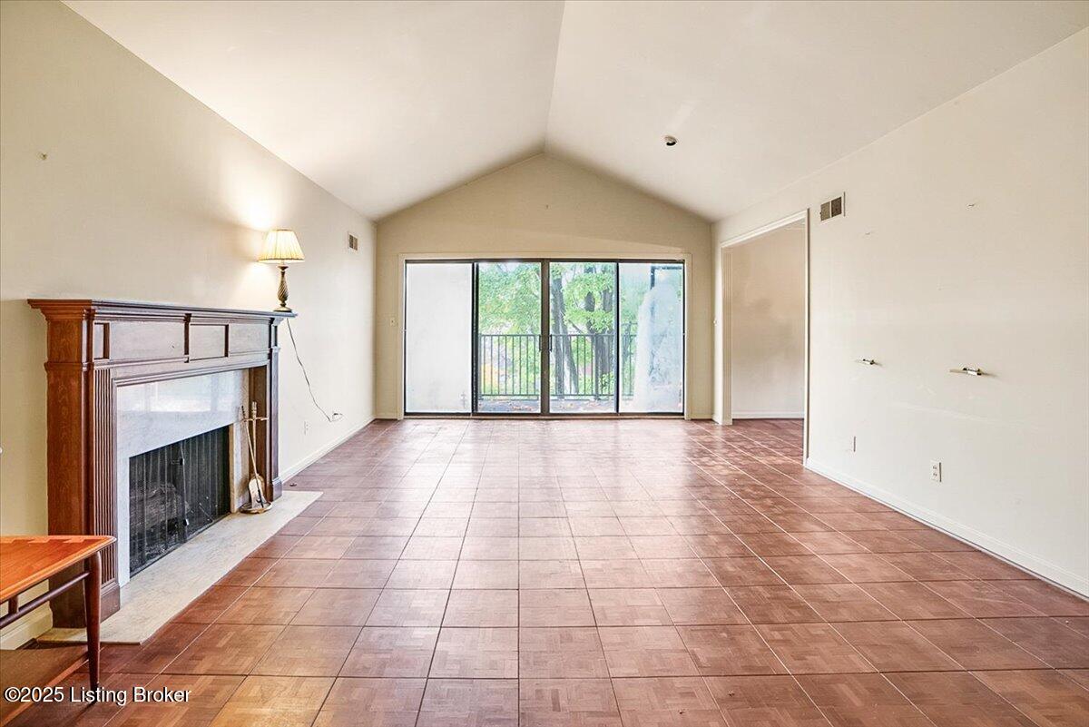 2500 Glenmary Ave Apt 303 — photo