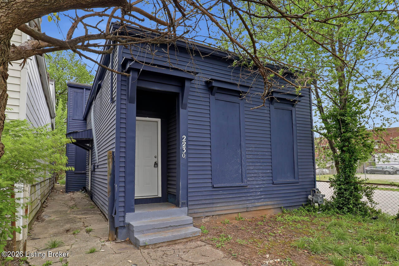 2230 W Main St — photo