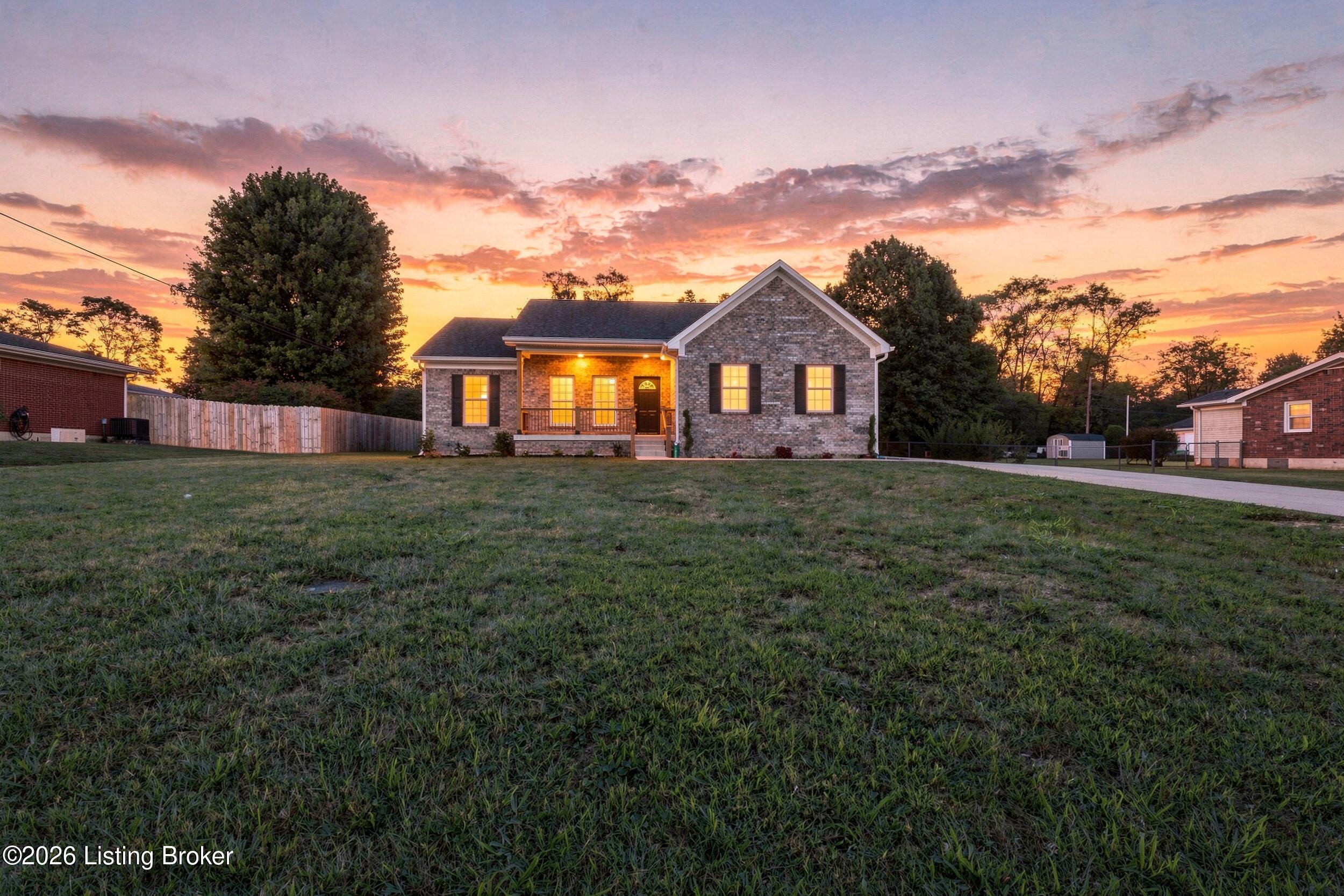 180 Azure Dr — photo
