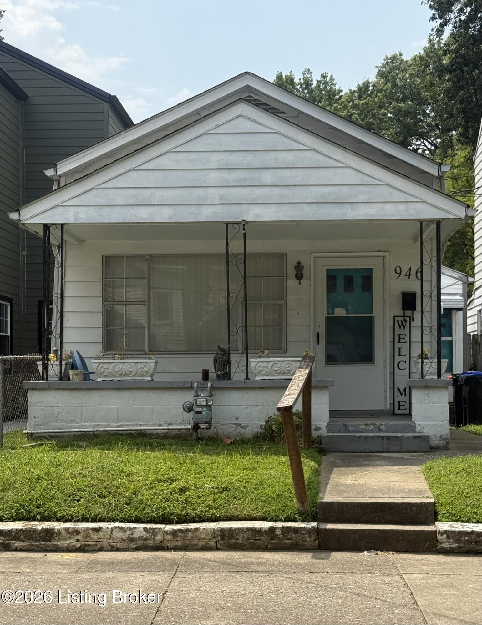 946 Vine St — photo