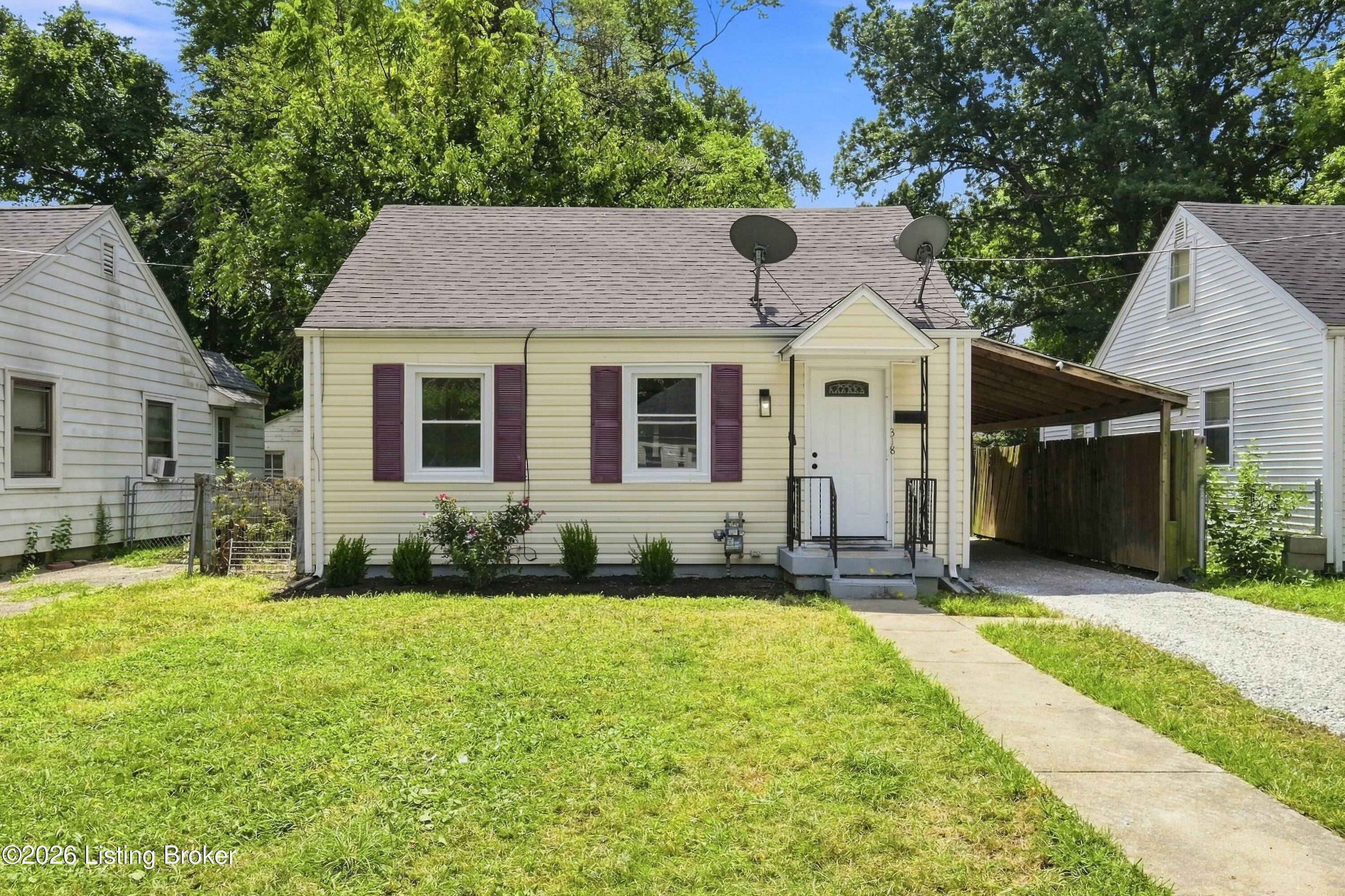 318 Freeman Ave — photo
