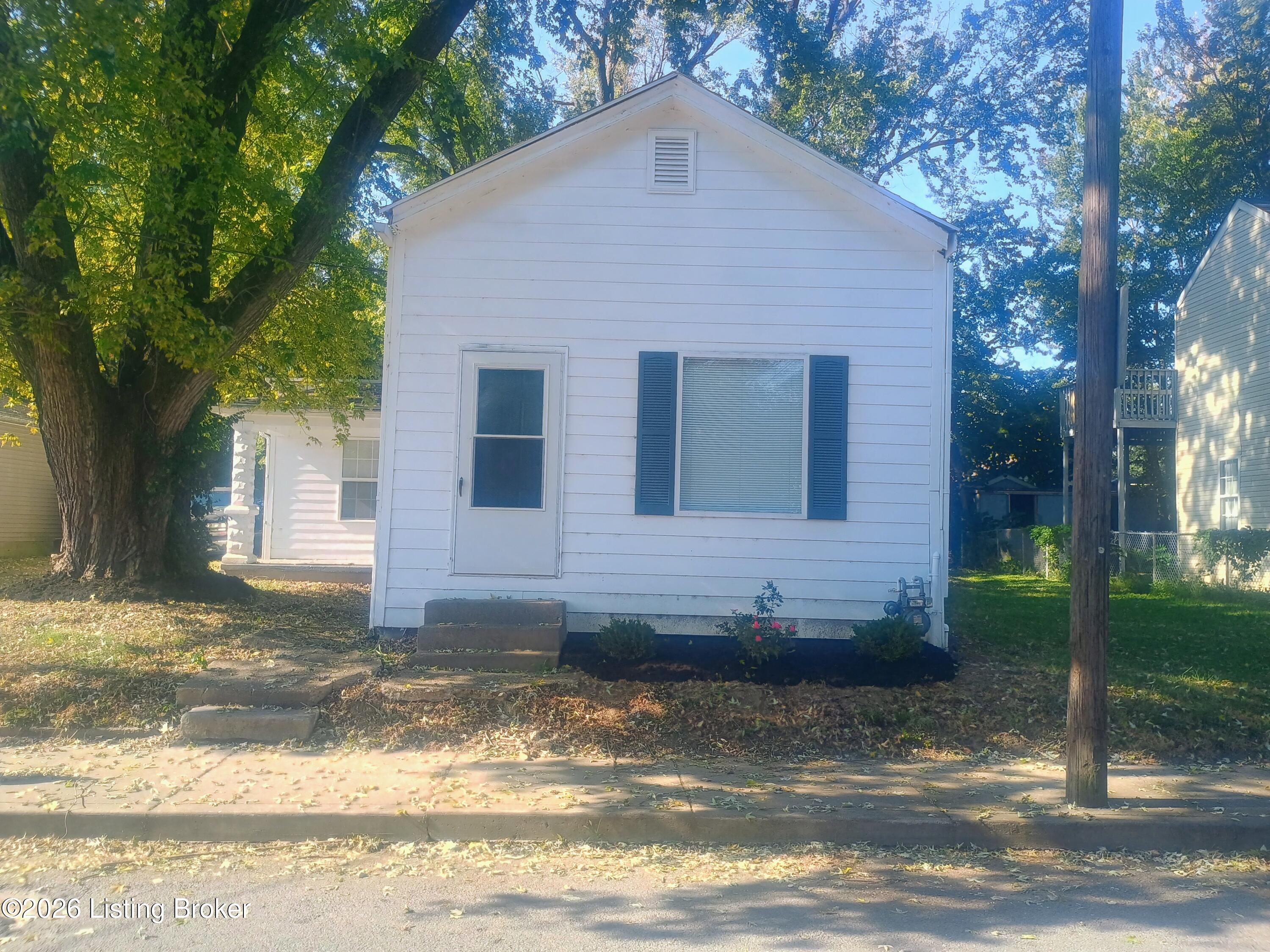 1812 Baird St — photo