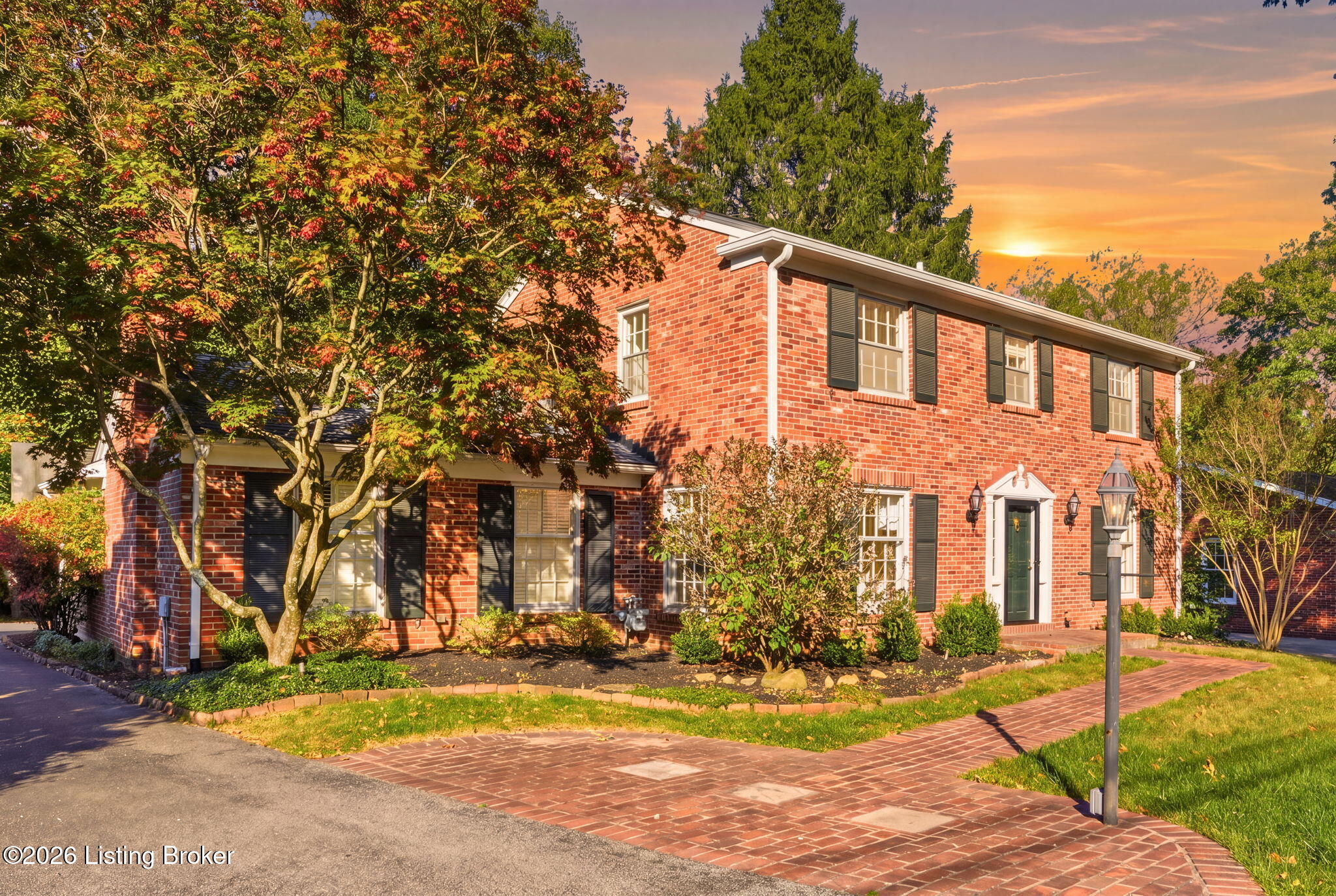2318 Thornhill Rd — photo