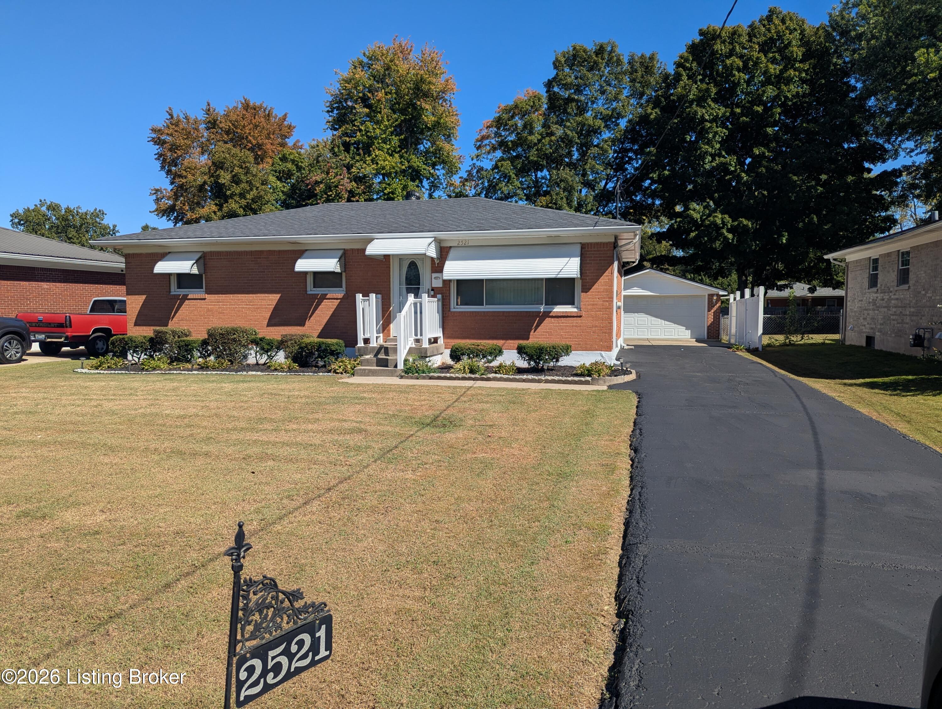 2521 Adrienne Way — photo