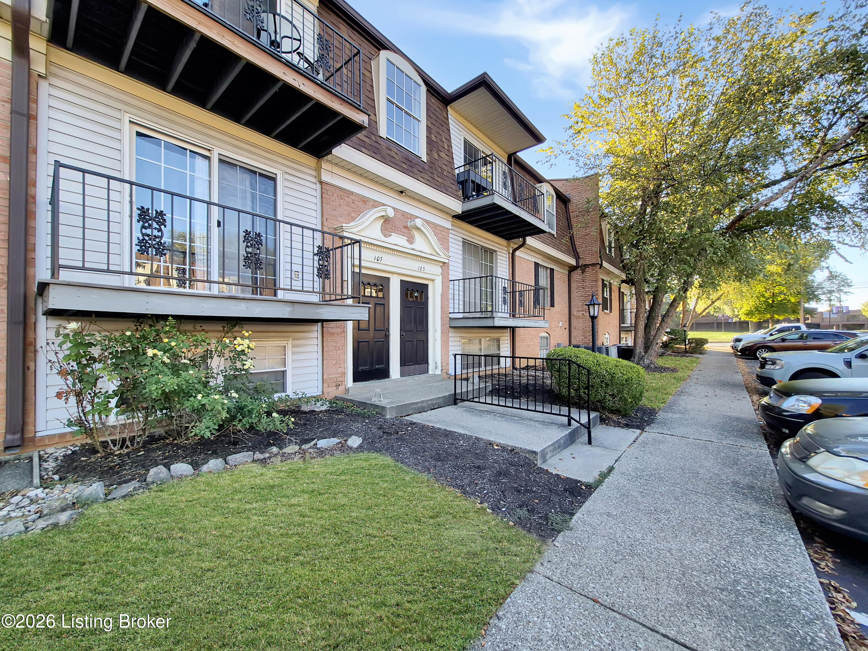107 Algiers Ct Apt 2 — photo