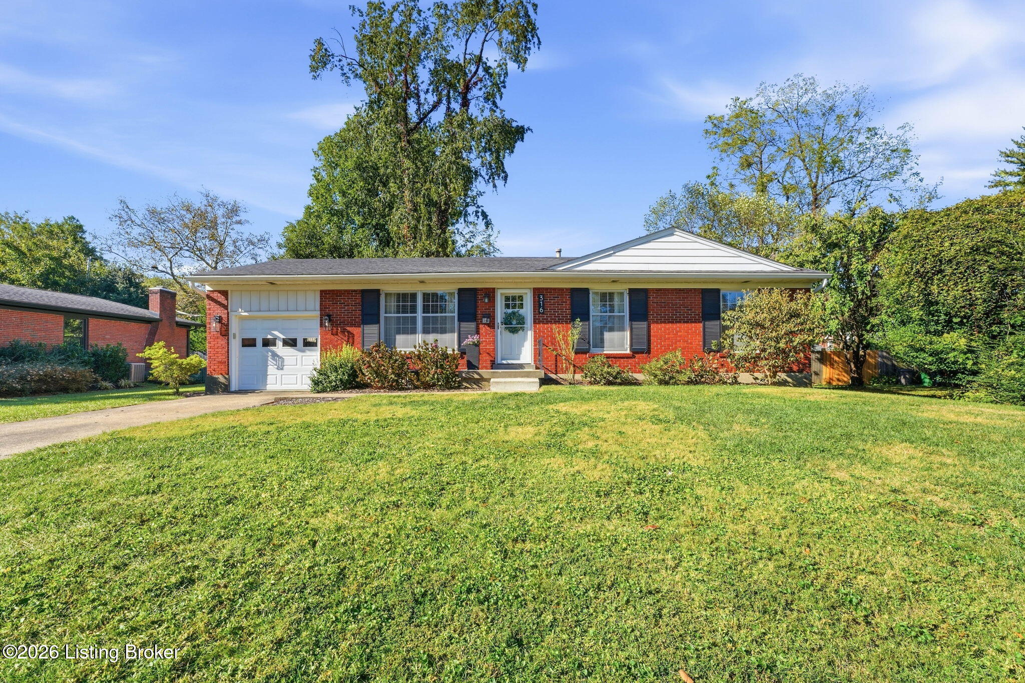 316 Castleview Dr — photo