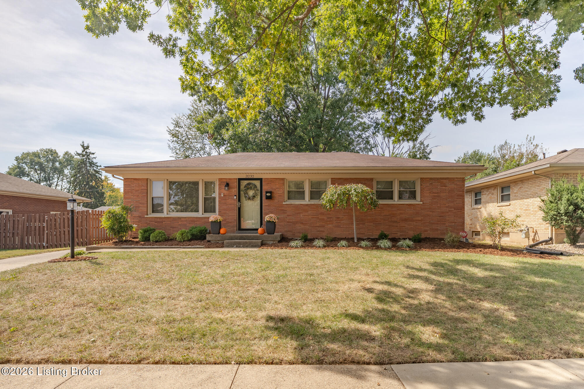 3232 Cawein Way — photo
