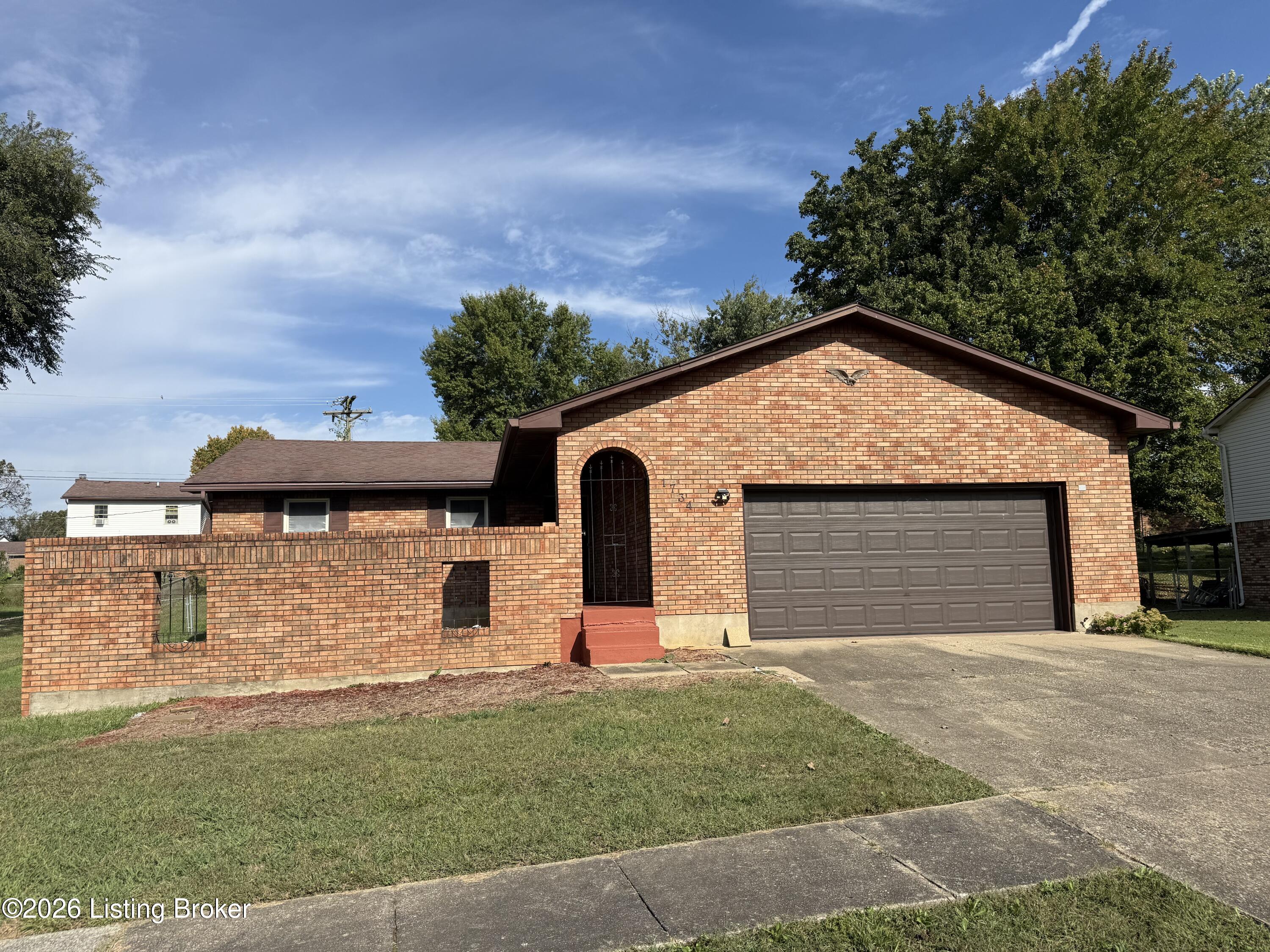 1734 Holly Ct — photo