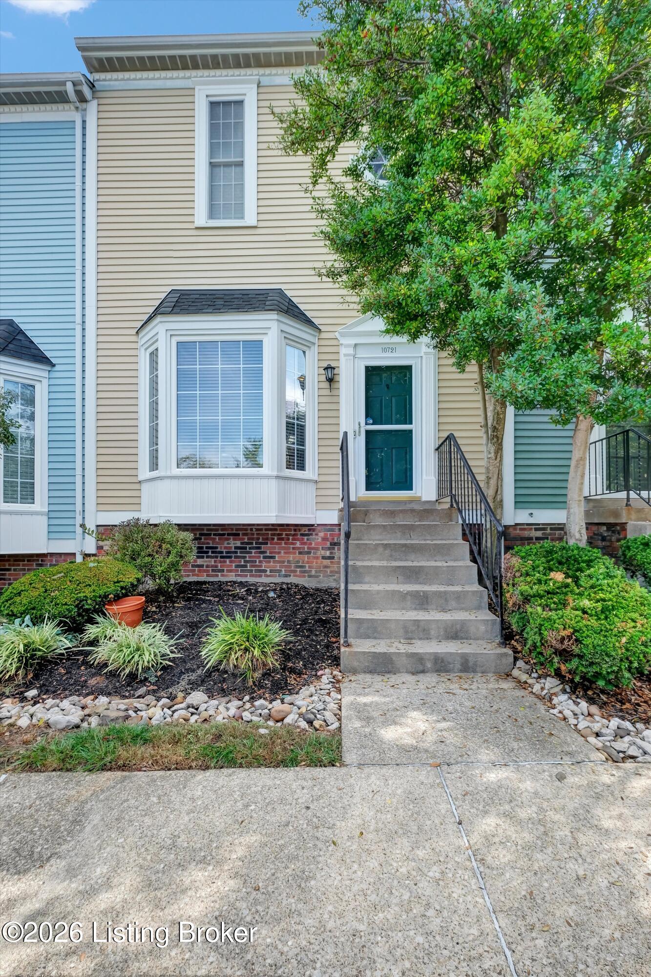 10721 Colonial Woods Ct — photo
