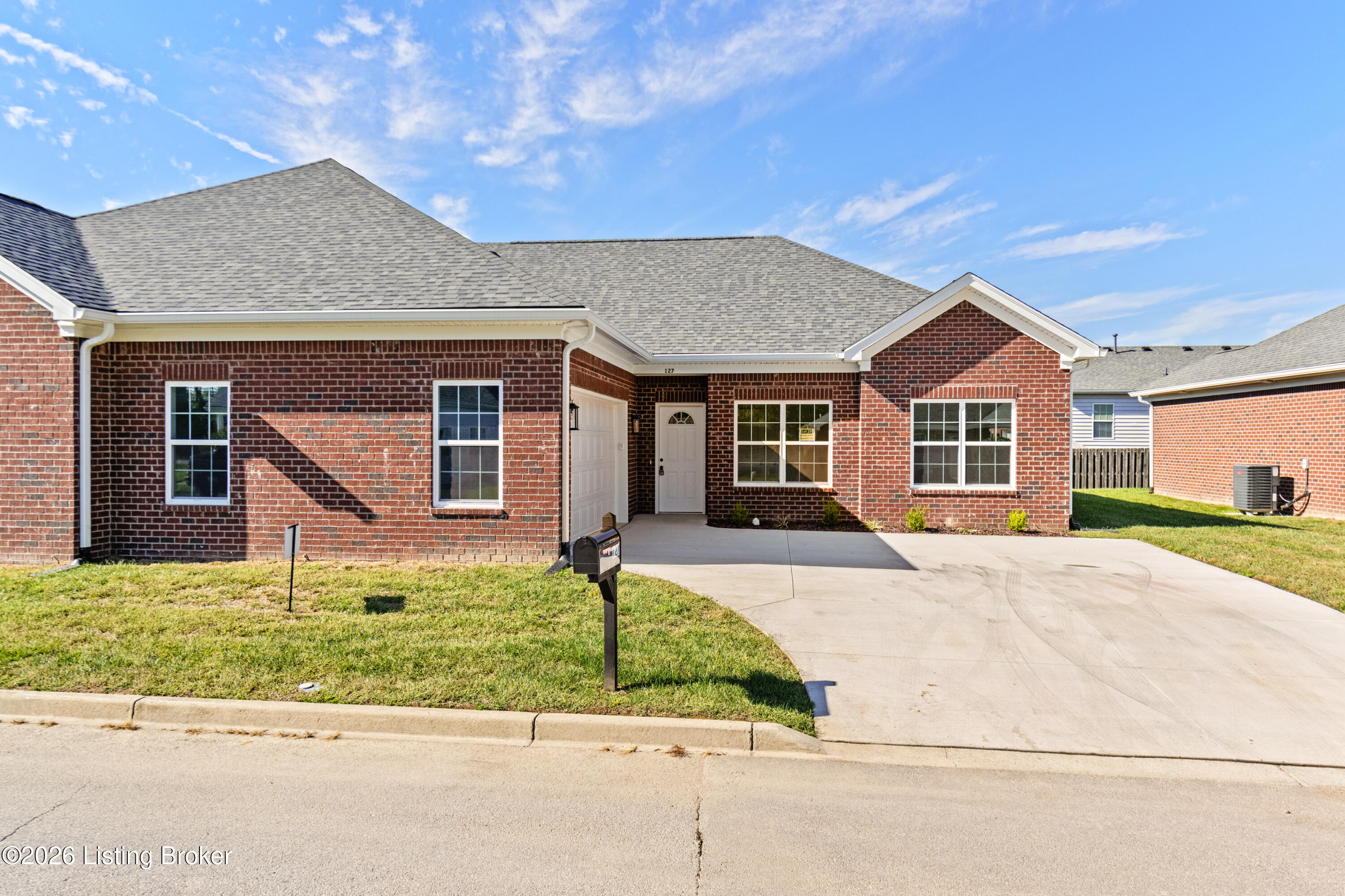 127 Bullitt Creek Dr — photo