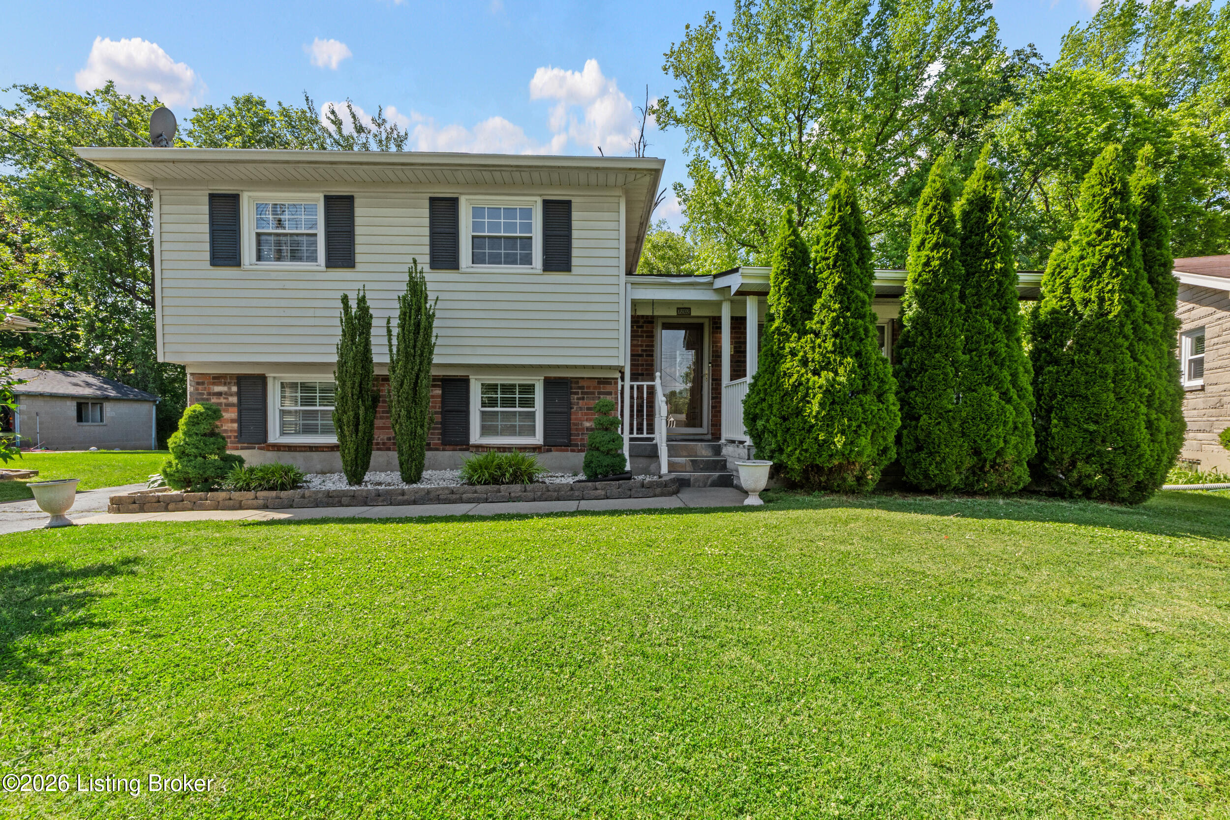7202 Lawnside Dr — photo
