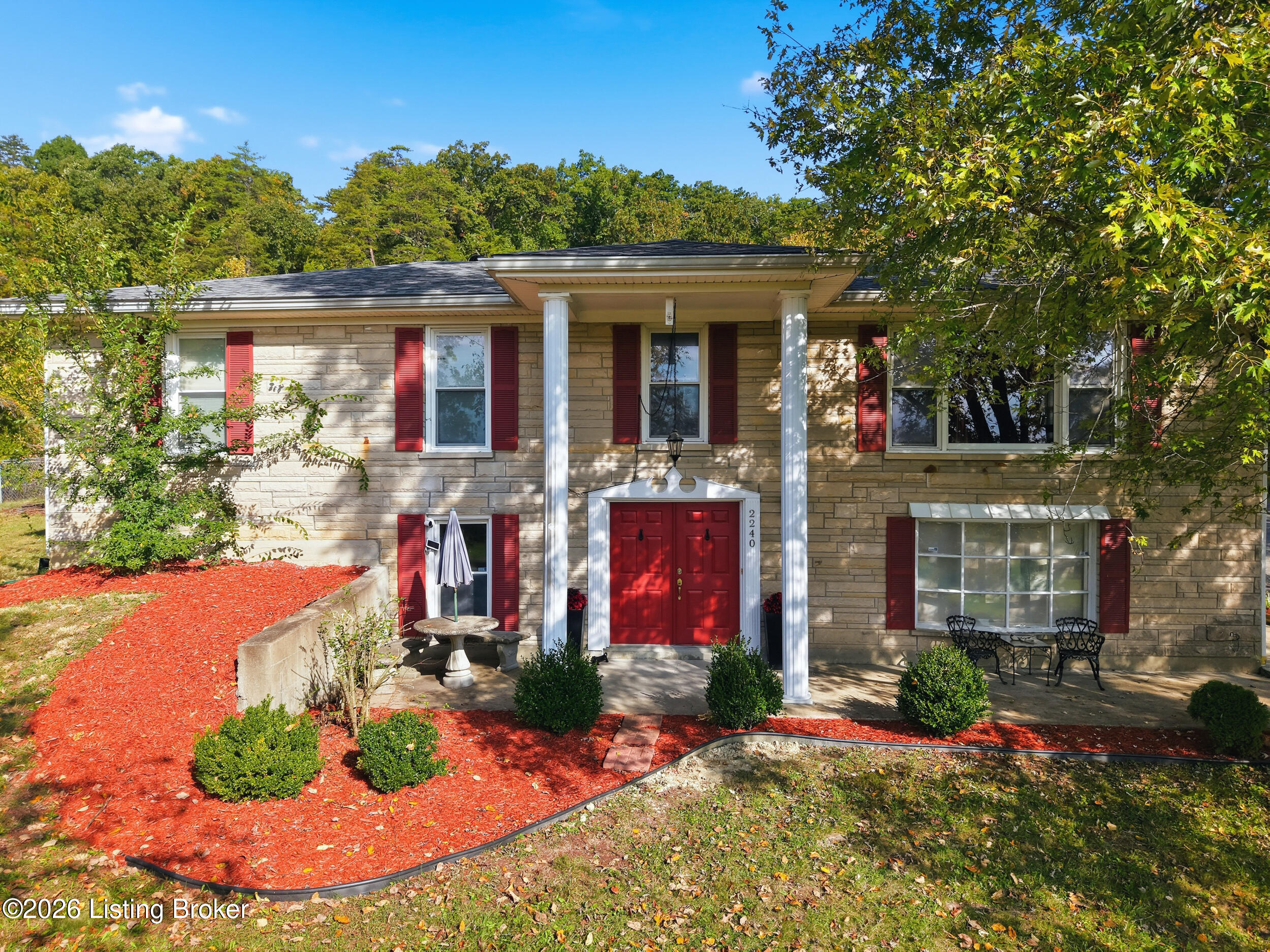 2240 Raymond Rd — photo