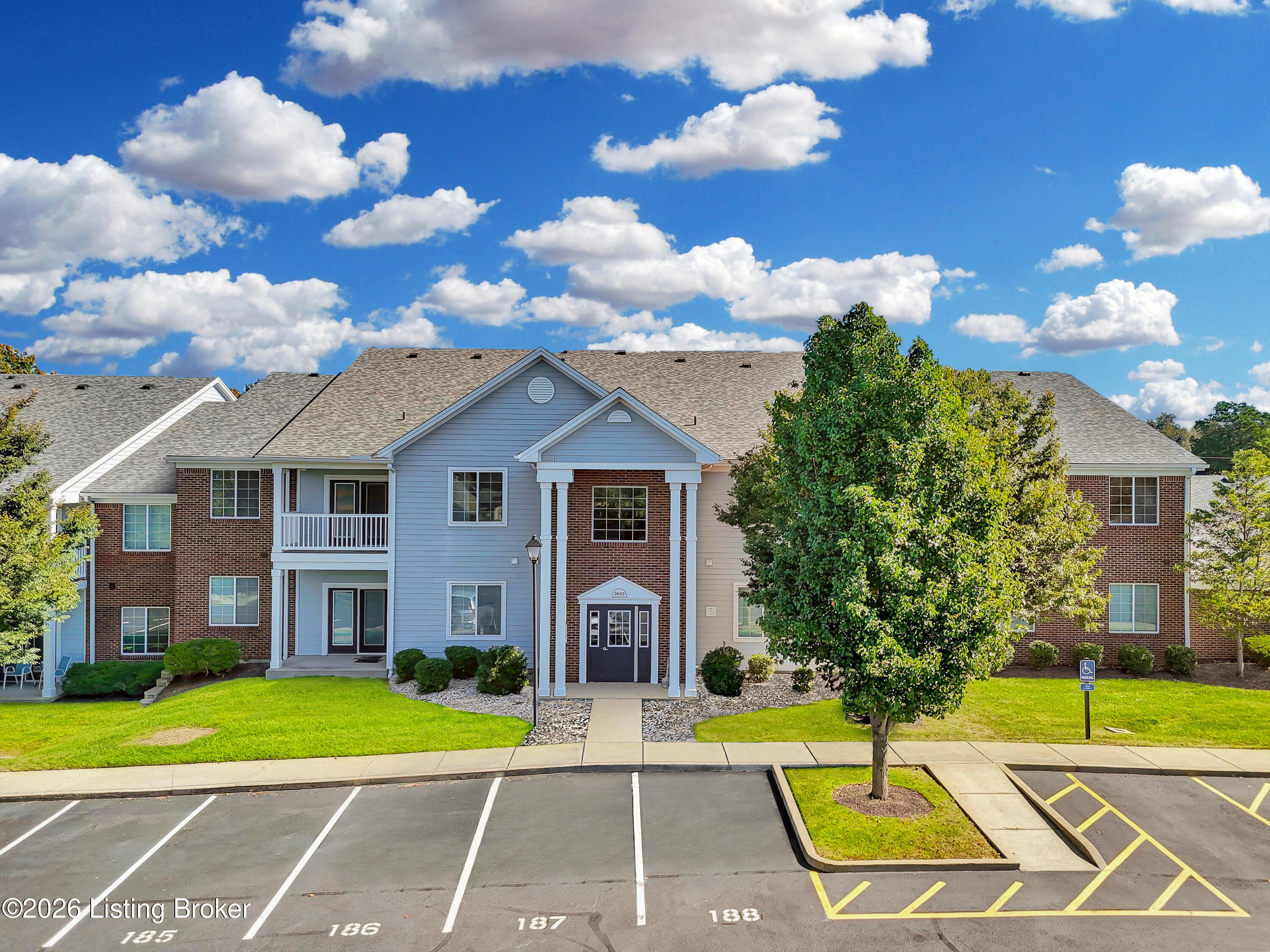 2605 Bradford Commons Dr Unit 201 — photo