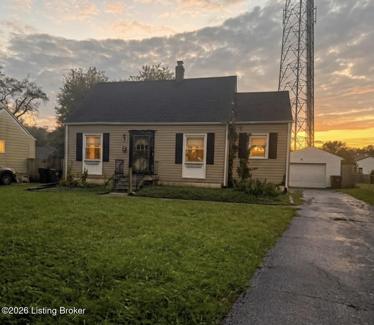 310 McArthur Dr — photo