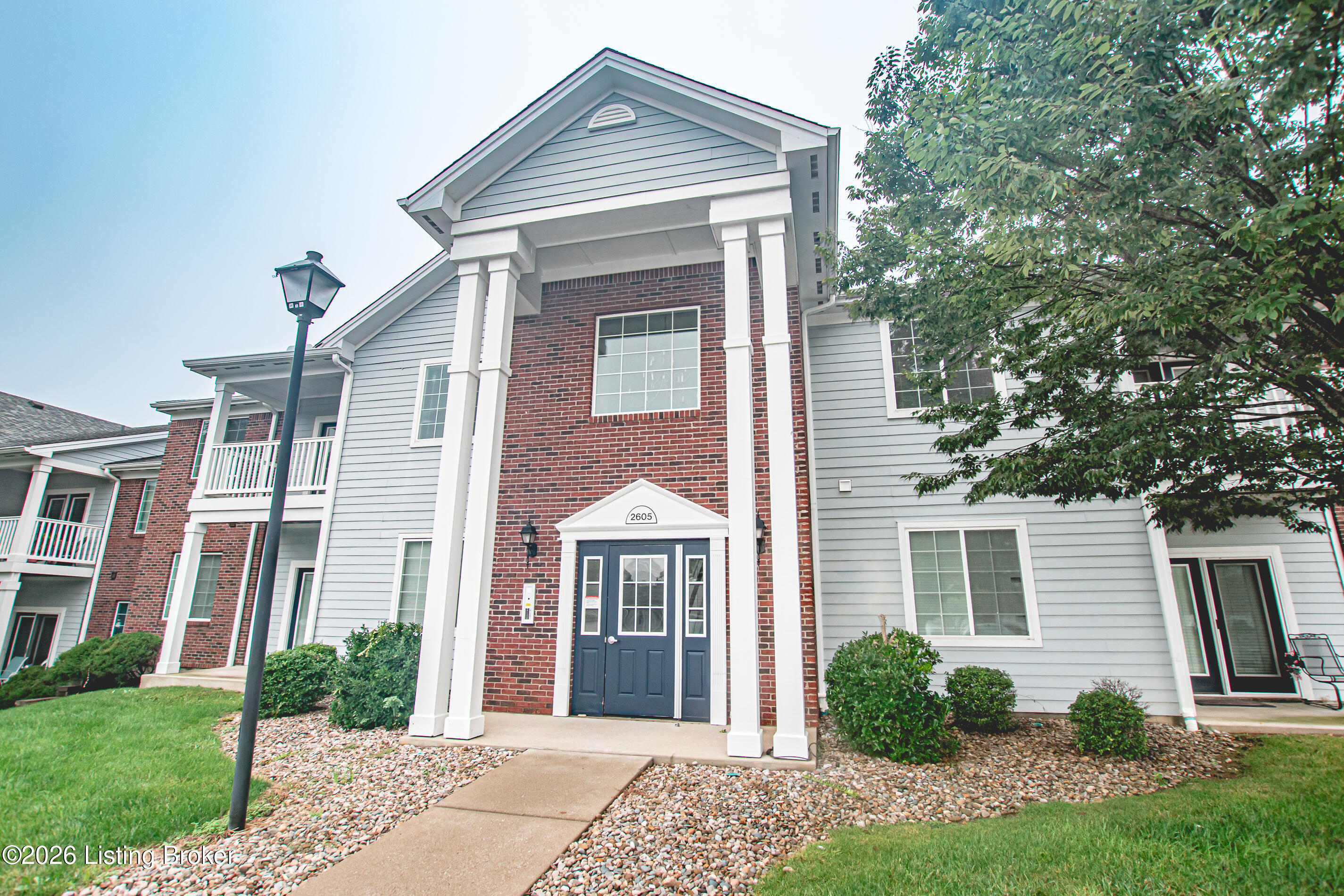 2605 Bradford Commons Dr Unit 204 — photo