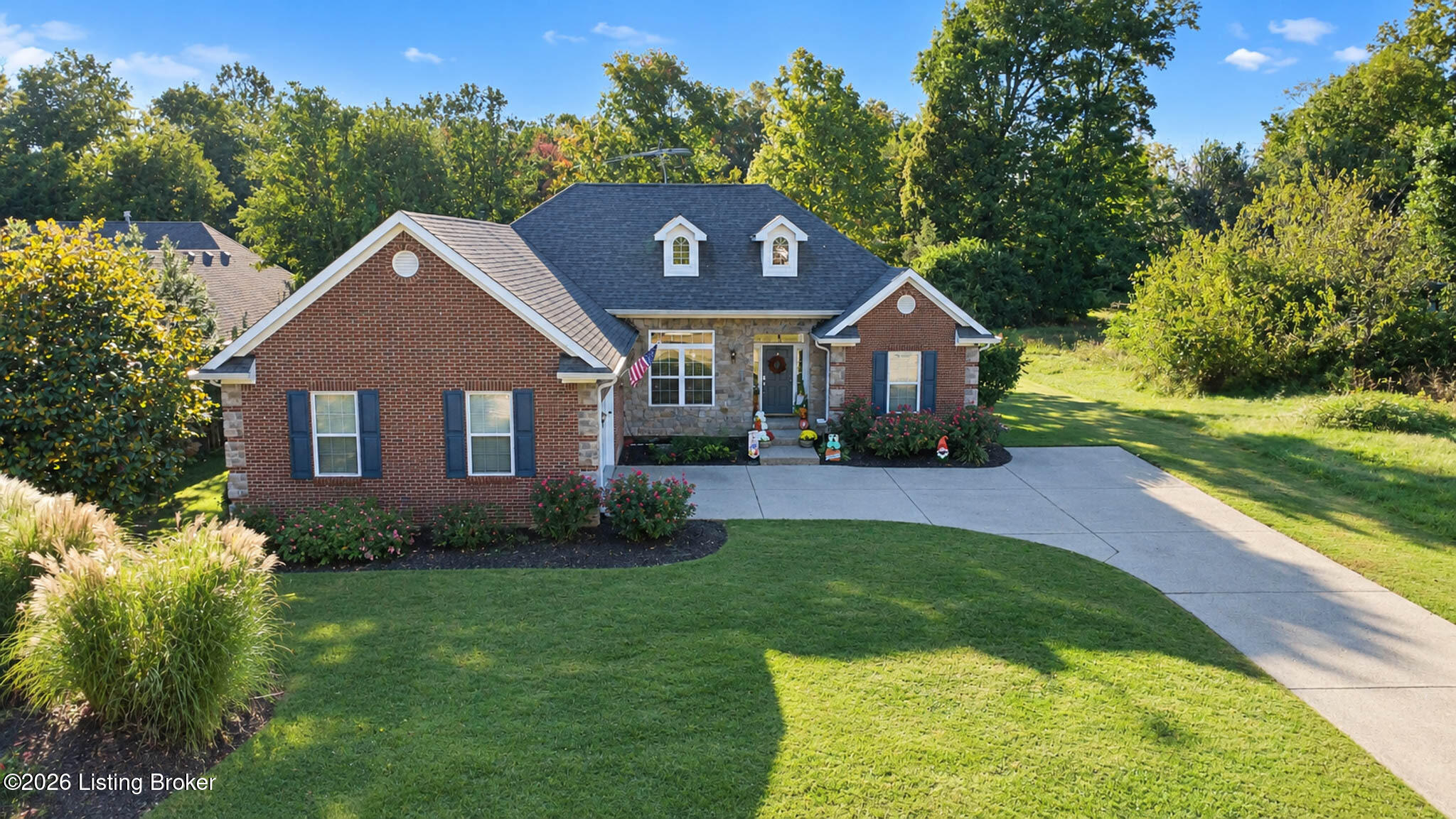 528 Wood Lake Dr — photo
