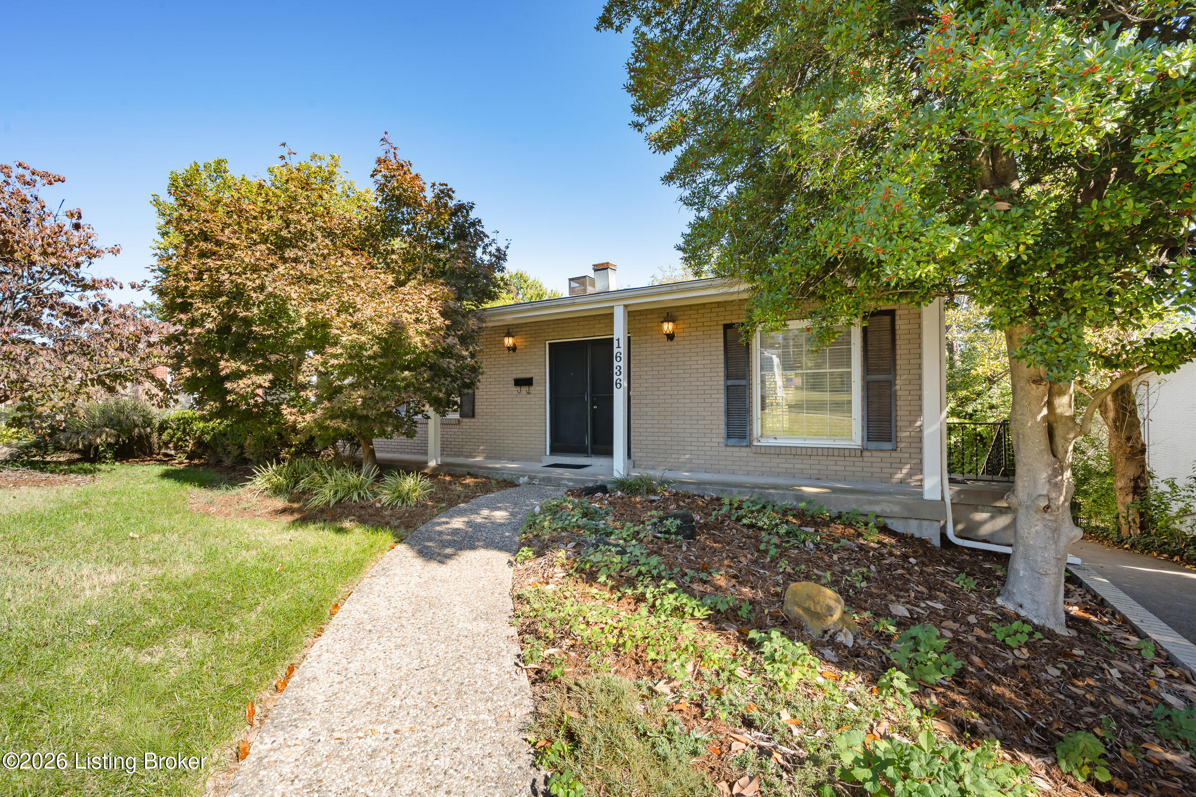 1636 Sutherland Dr — photo