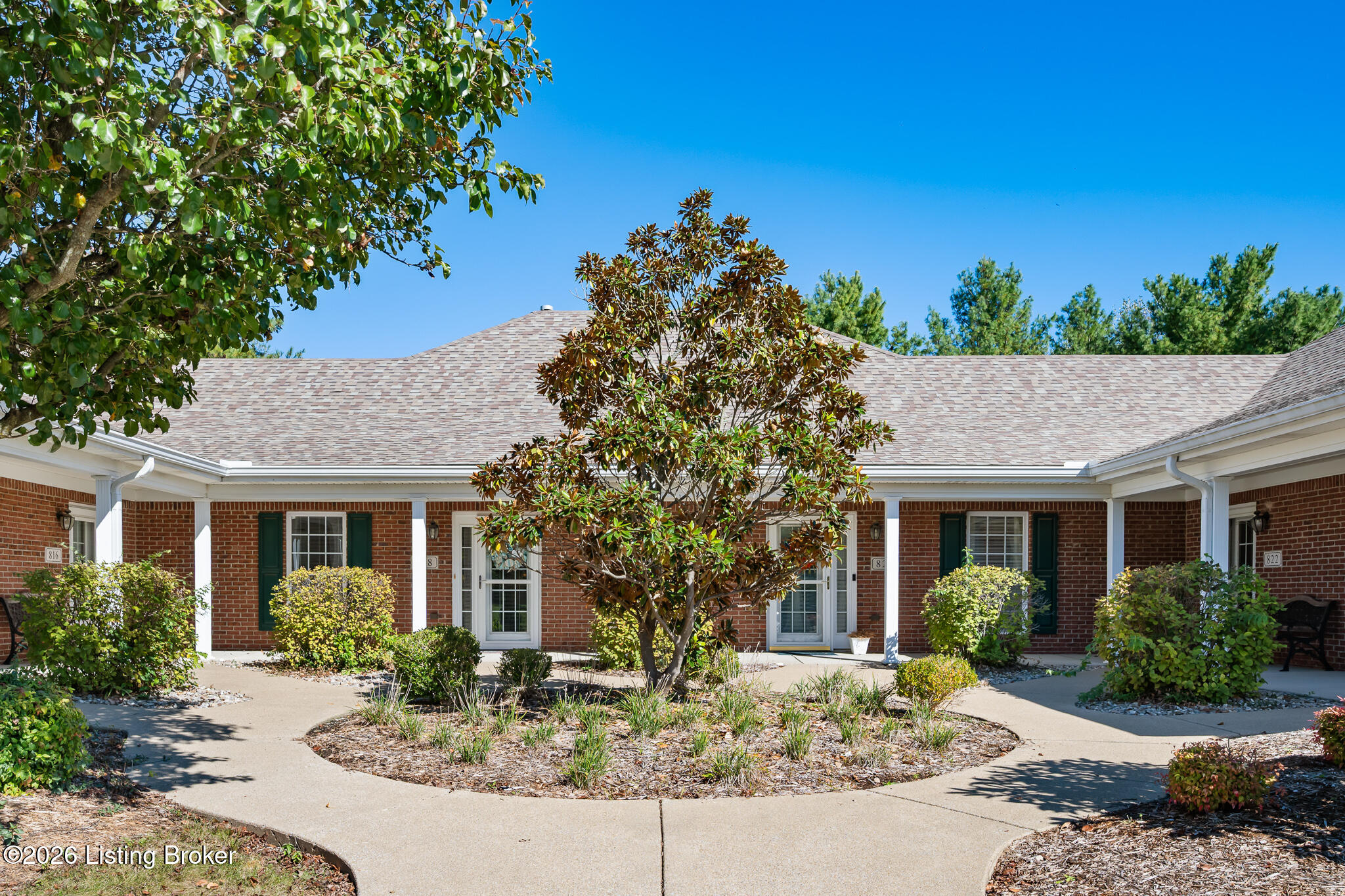 818 Garden Pointe Dr — photo