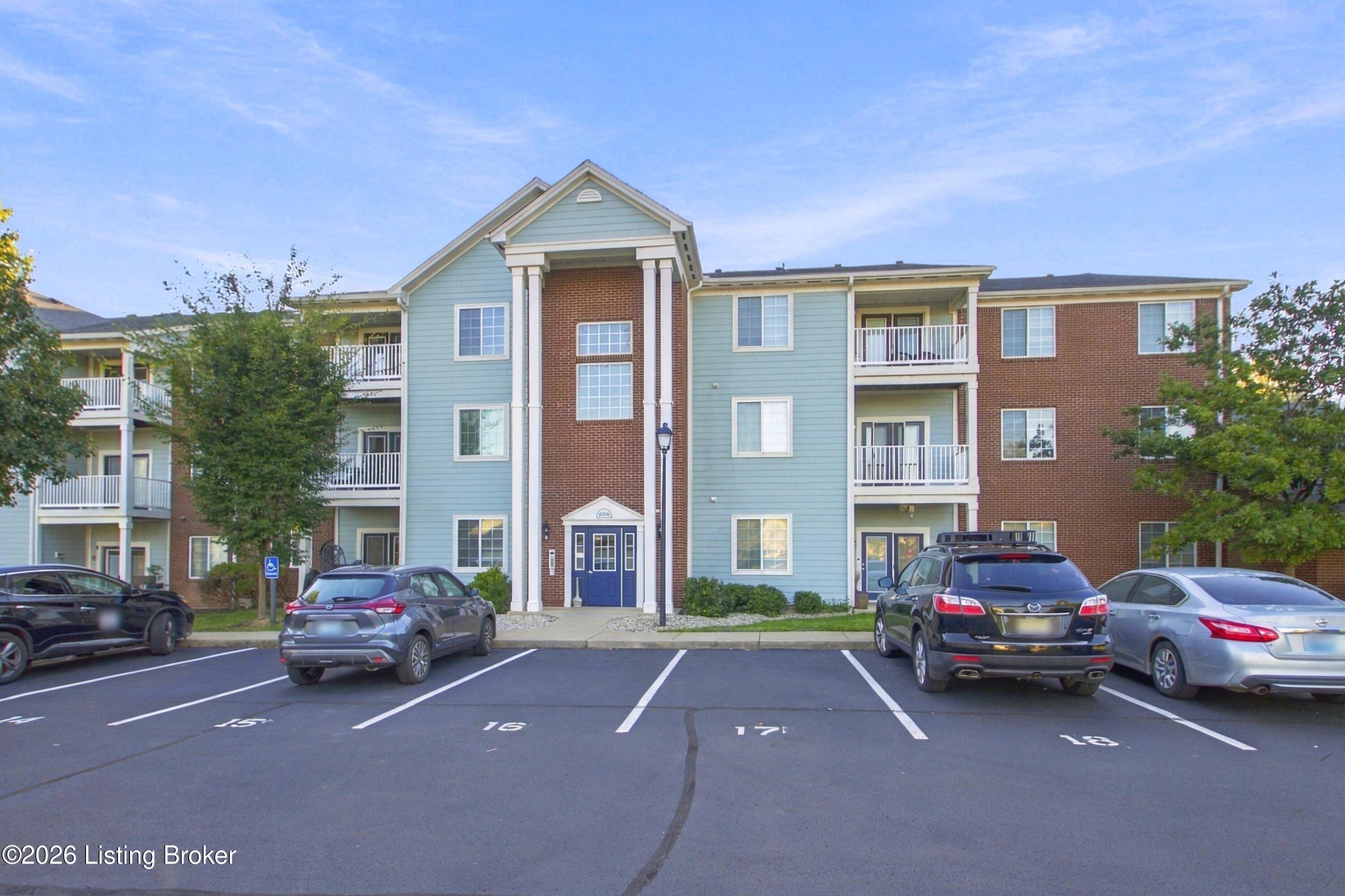 2704 Bradford Commons Dr Unit 304 — photo
