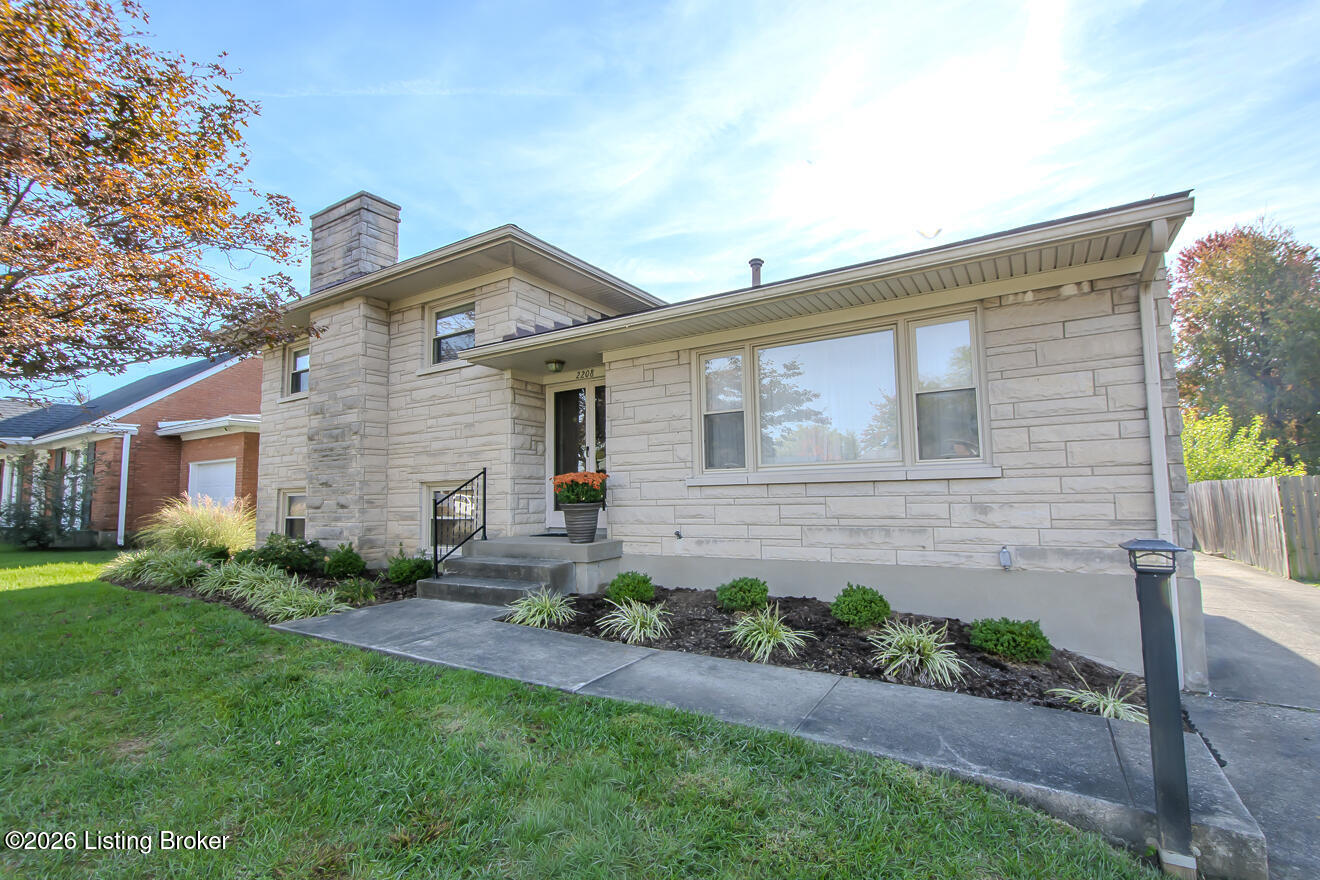 2208 Landan Dr — photo