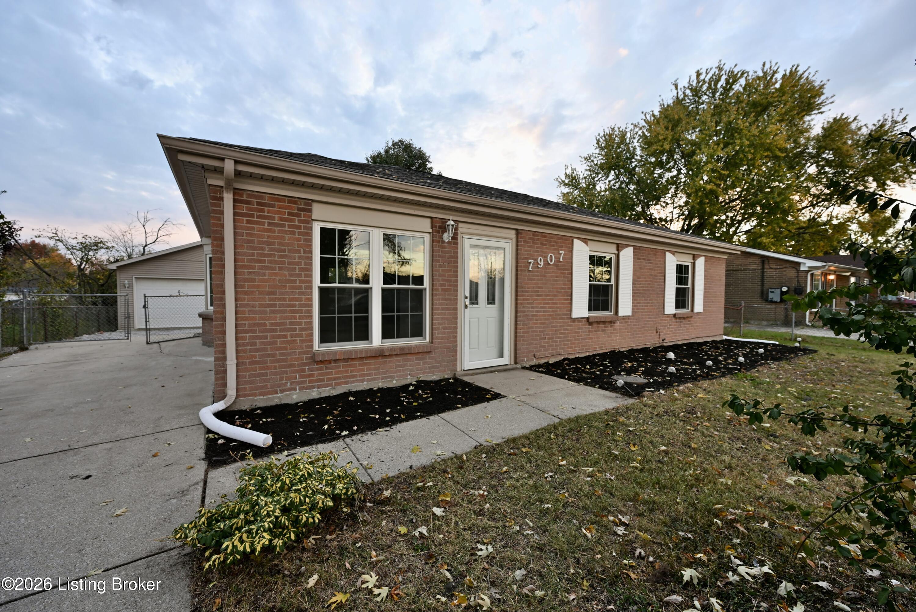 7907 Grenelle Dr — photo