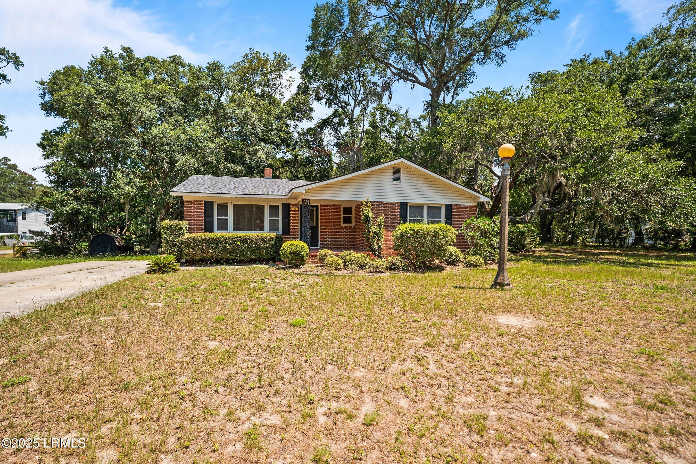 25 Miller Drive W — photo