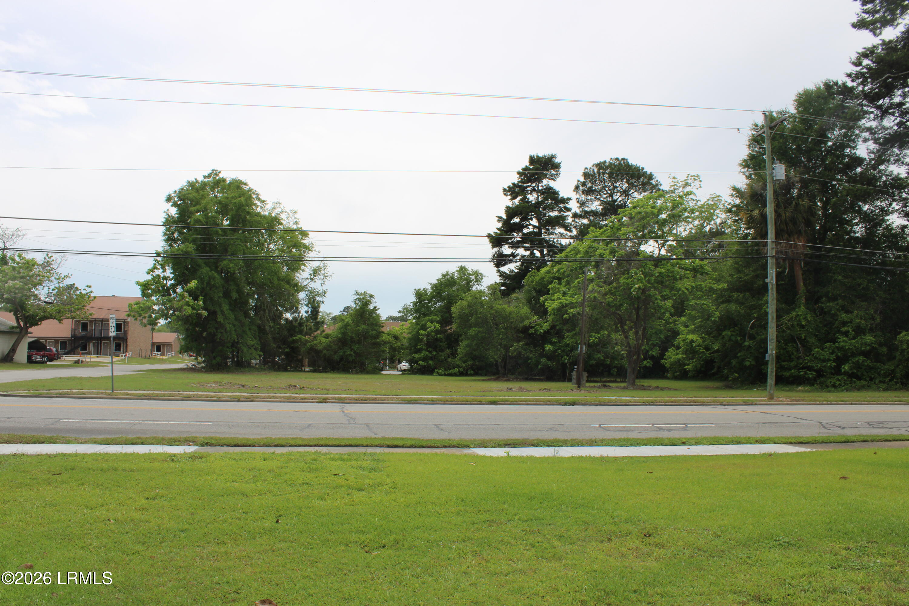 201 Elm Street W — photo