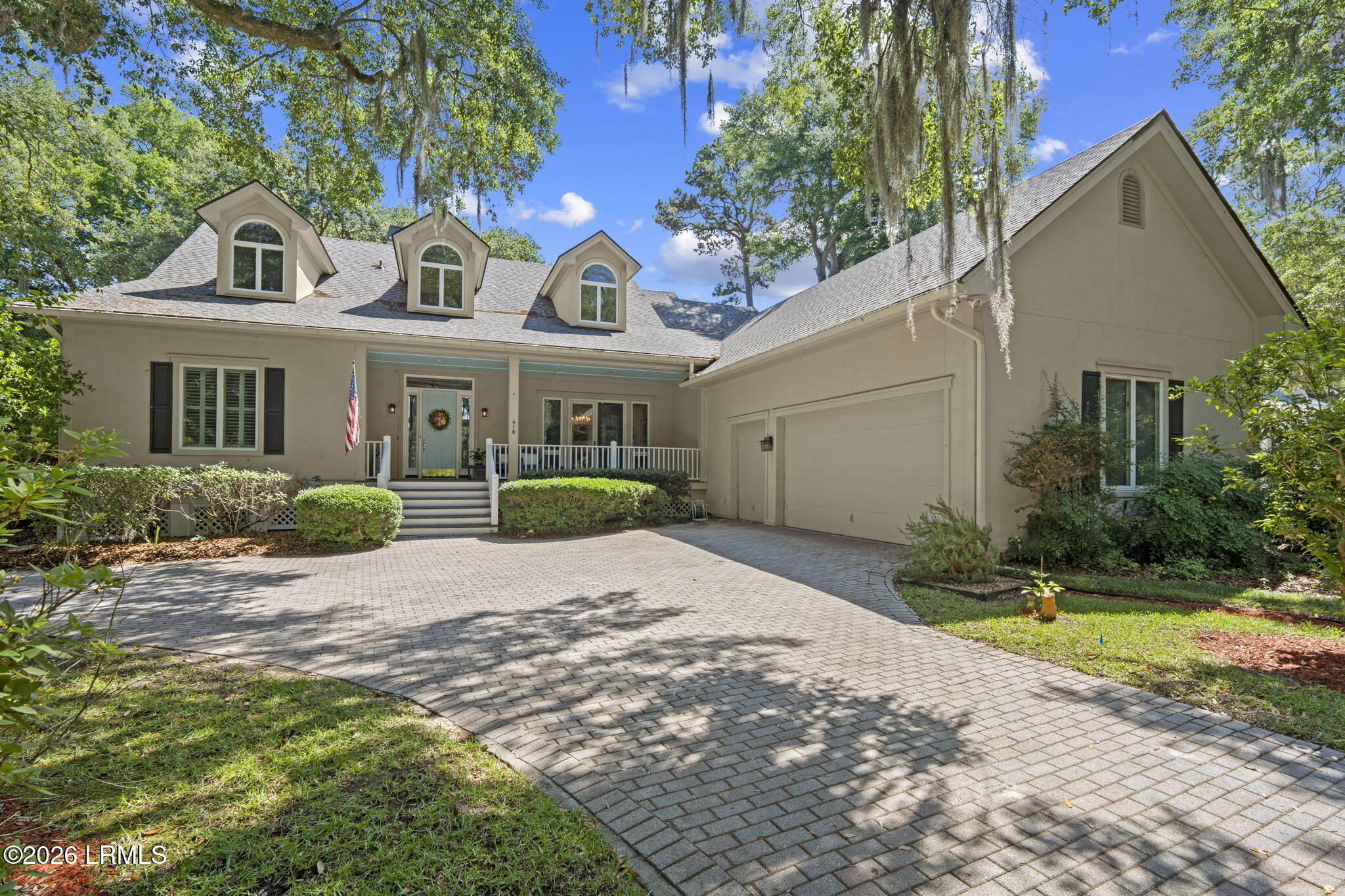 410 Island Circle E — photo