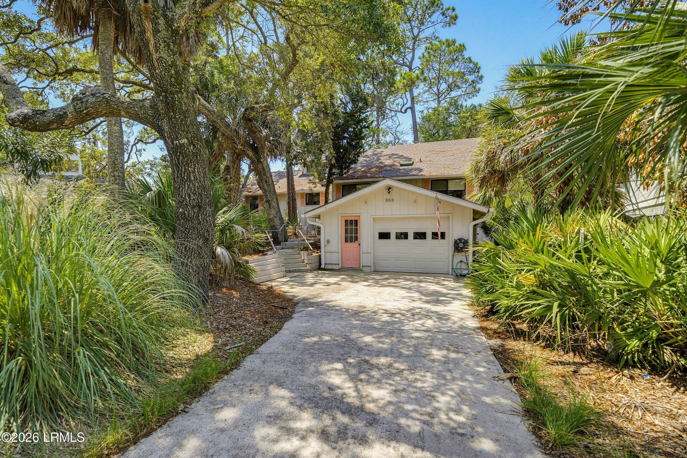 868 Sabal Court — photo