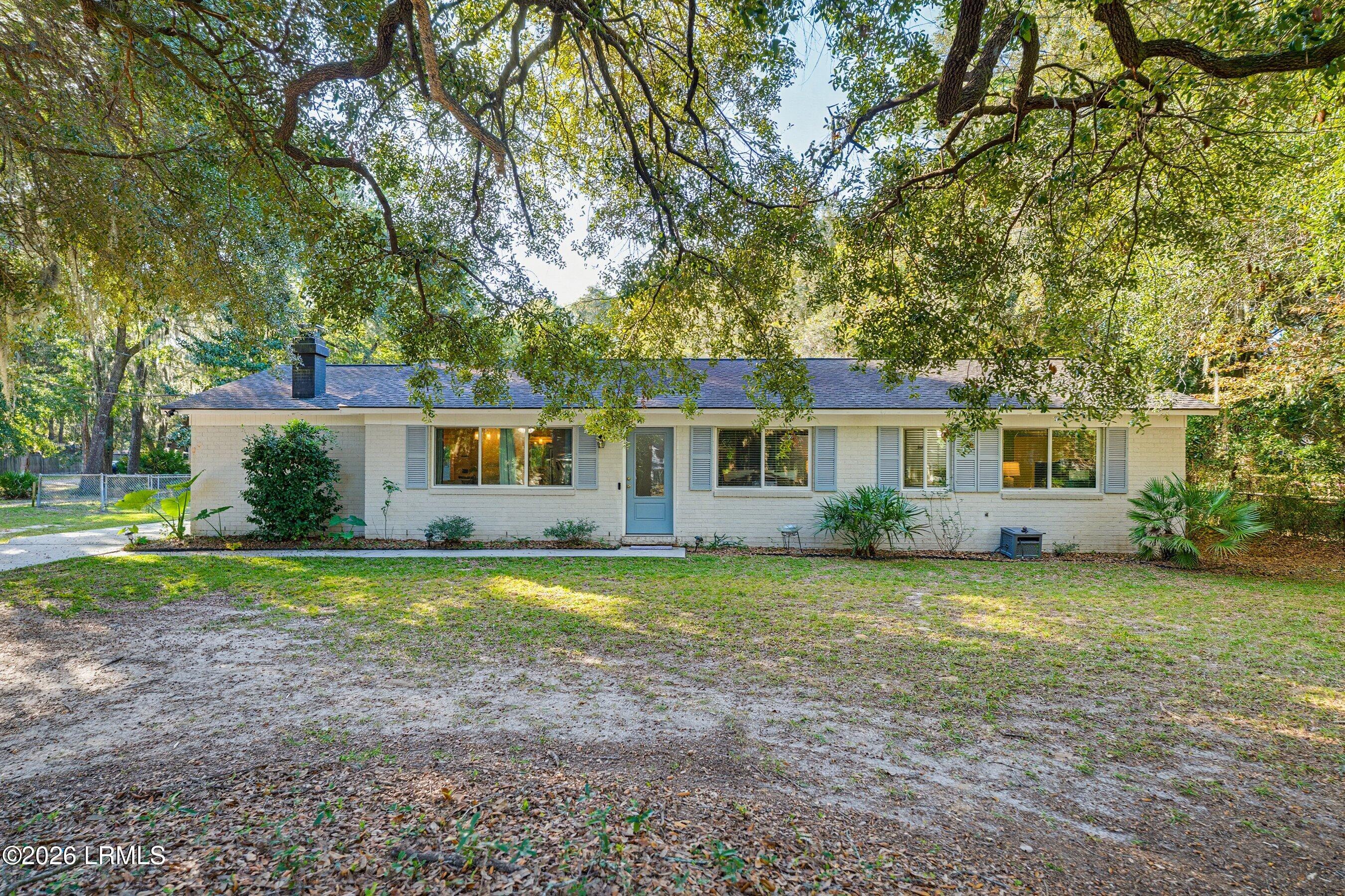 14 Miller Drive W — photo