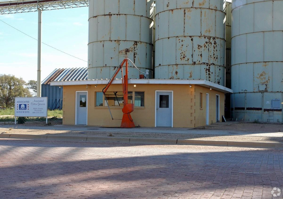 402 Main, Ralls, TX 79357