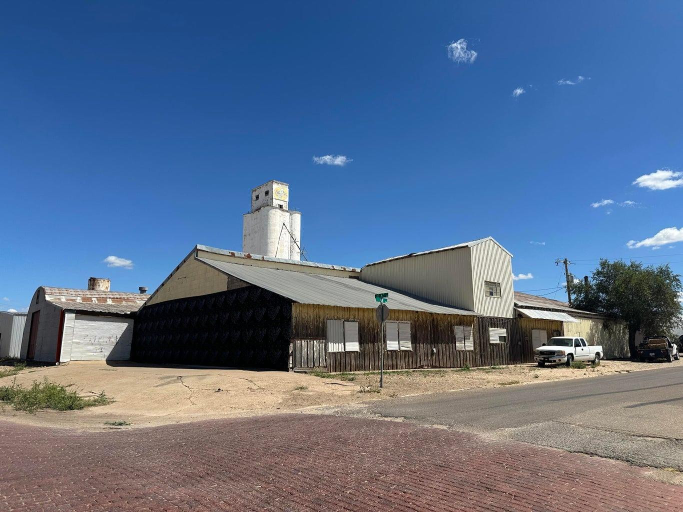 710 E 6th, Plainview, TX 79072 — photo 2