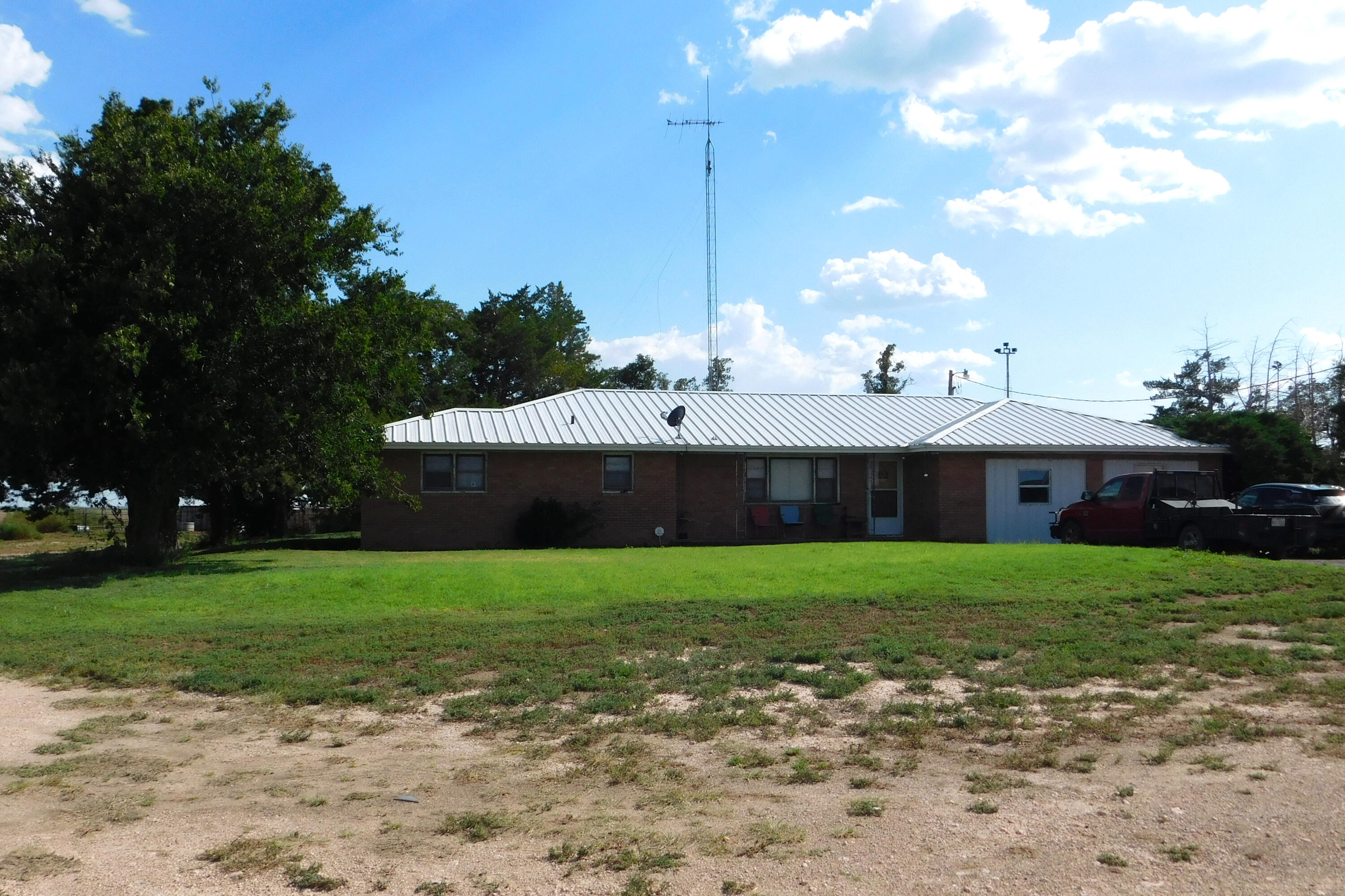 830 FM 1760 — photo