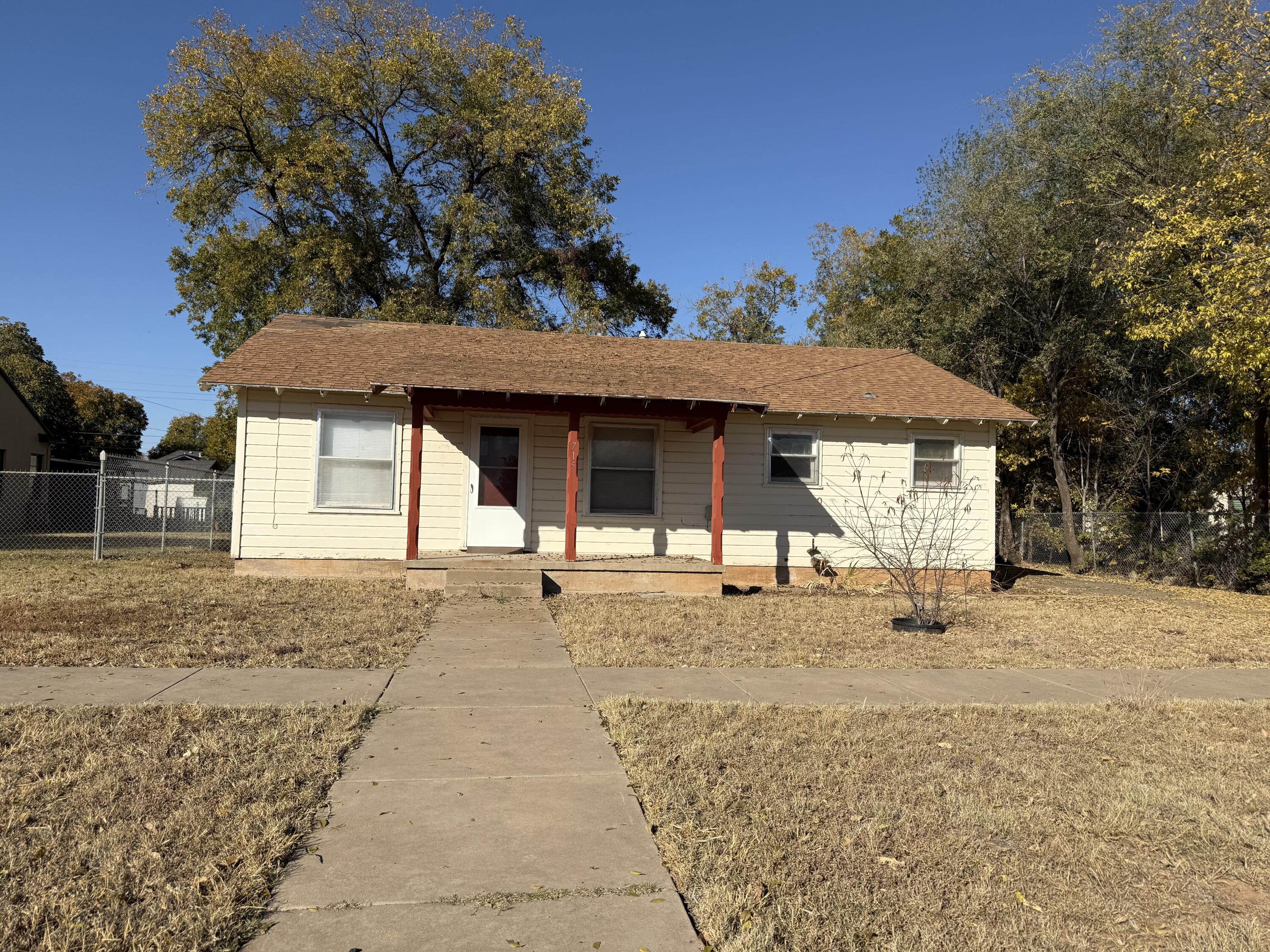 715 W Davis Street — photo