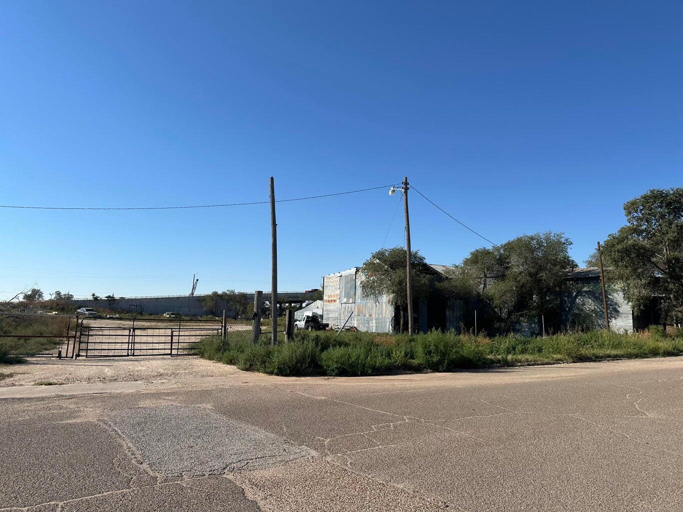 902 E 6th, Plainview, TX 79072 — photo 2