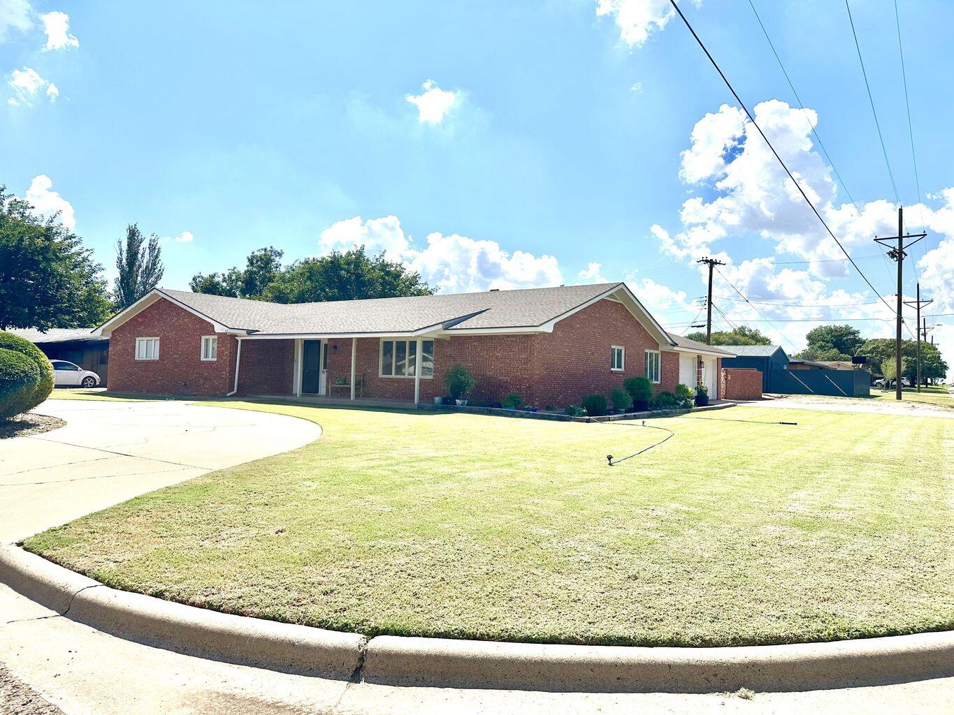 819 Holliday Drive — photo