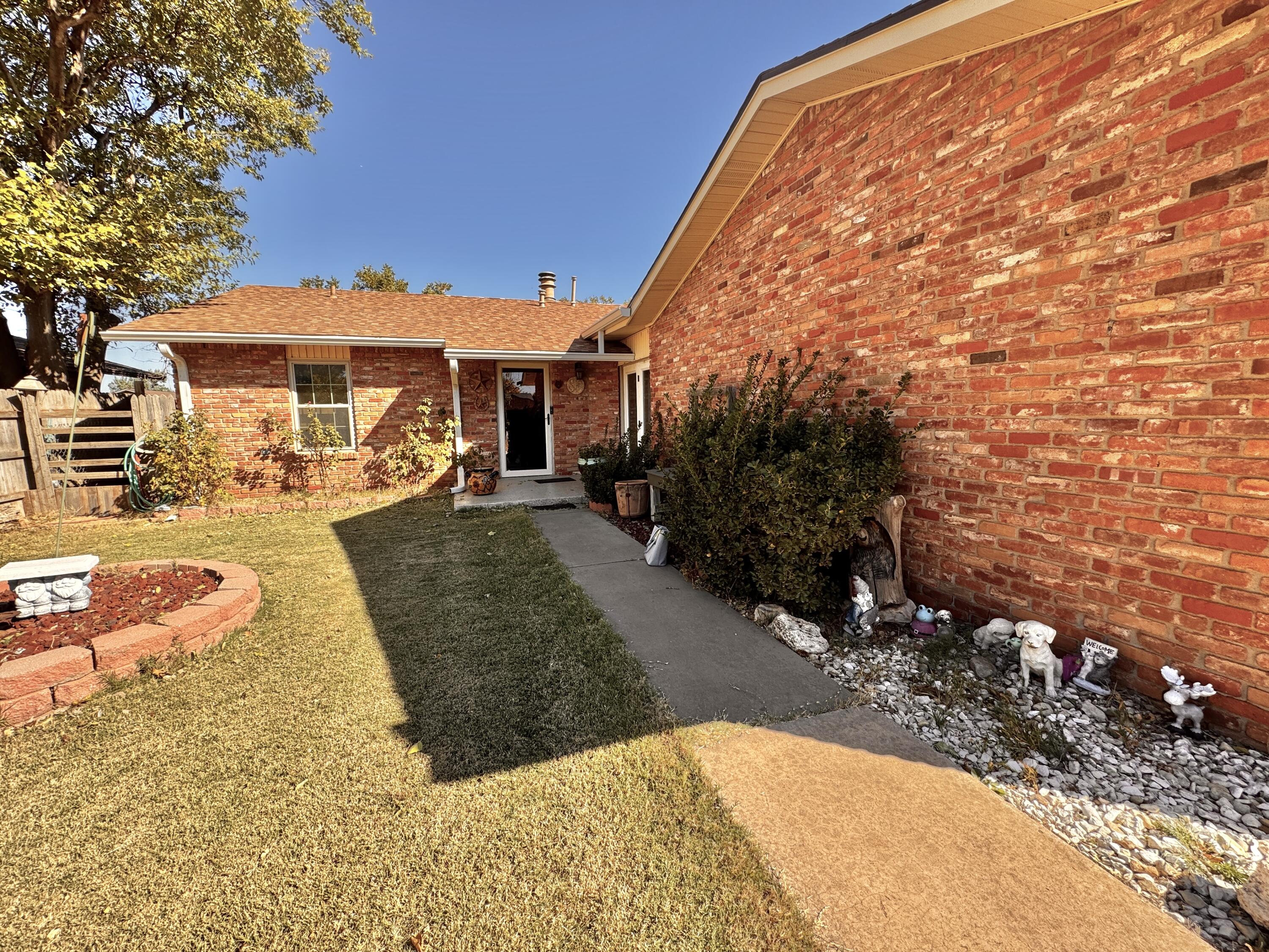 3902 Sides Street, Plainview, TX 79072 — photo 2