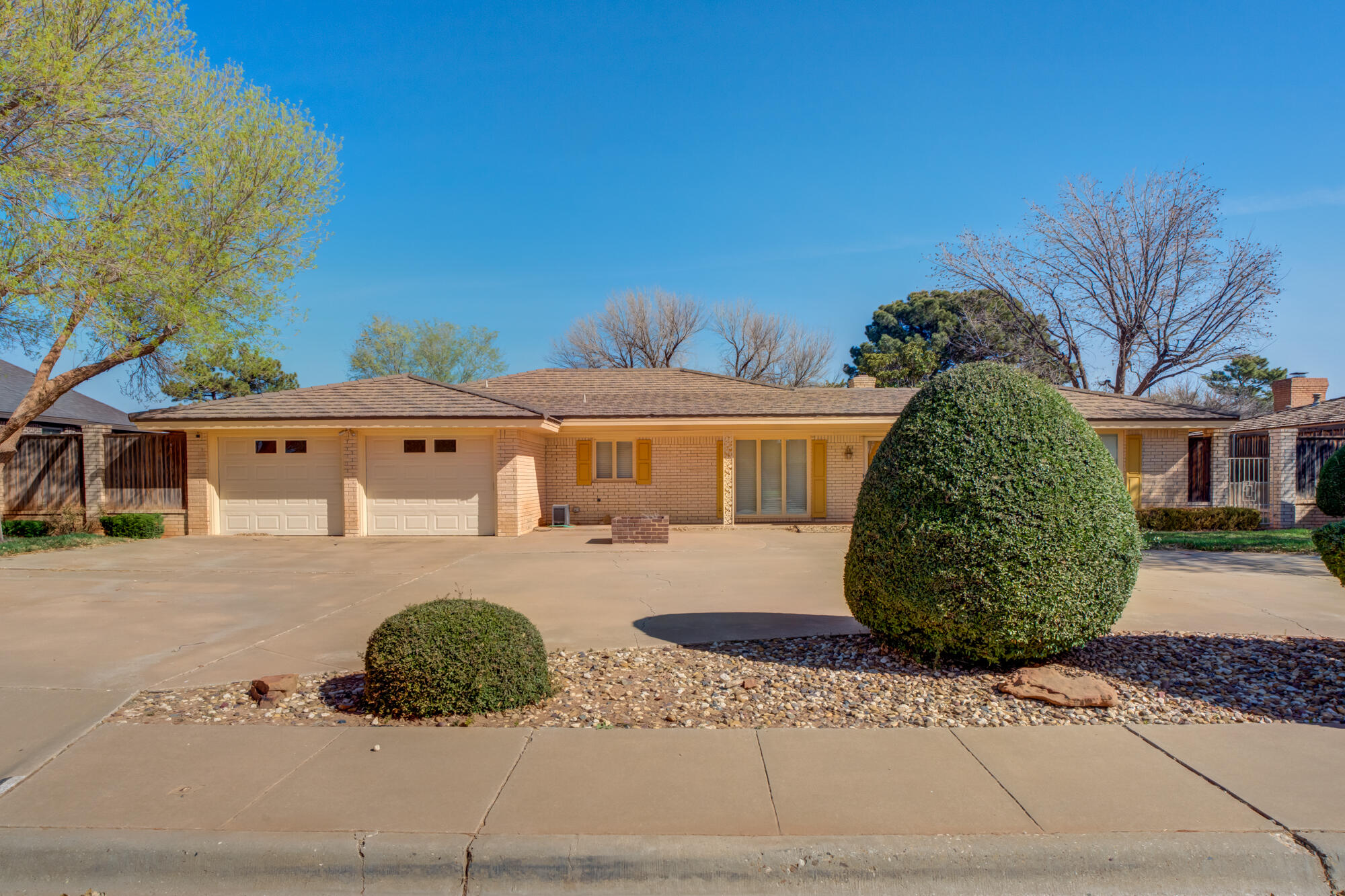 1601 E Crystal Lane — photo