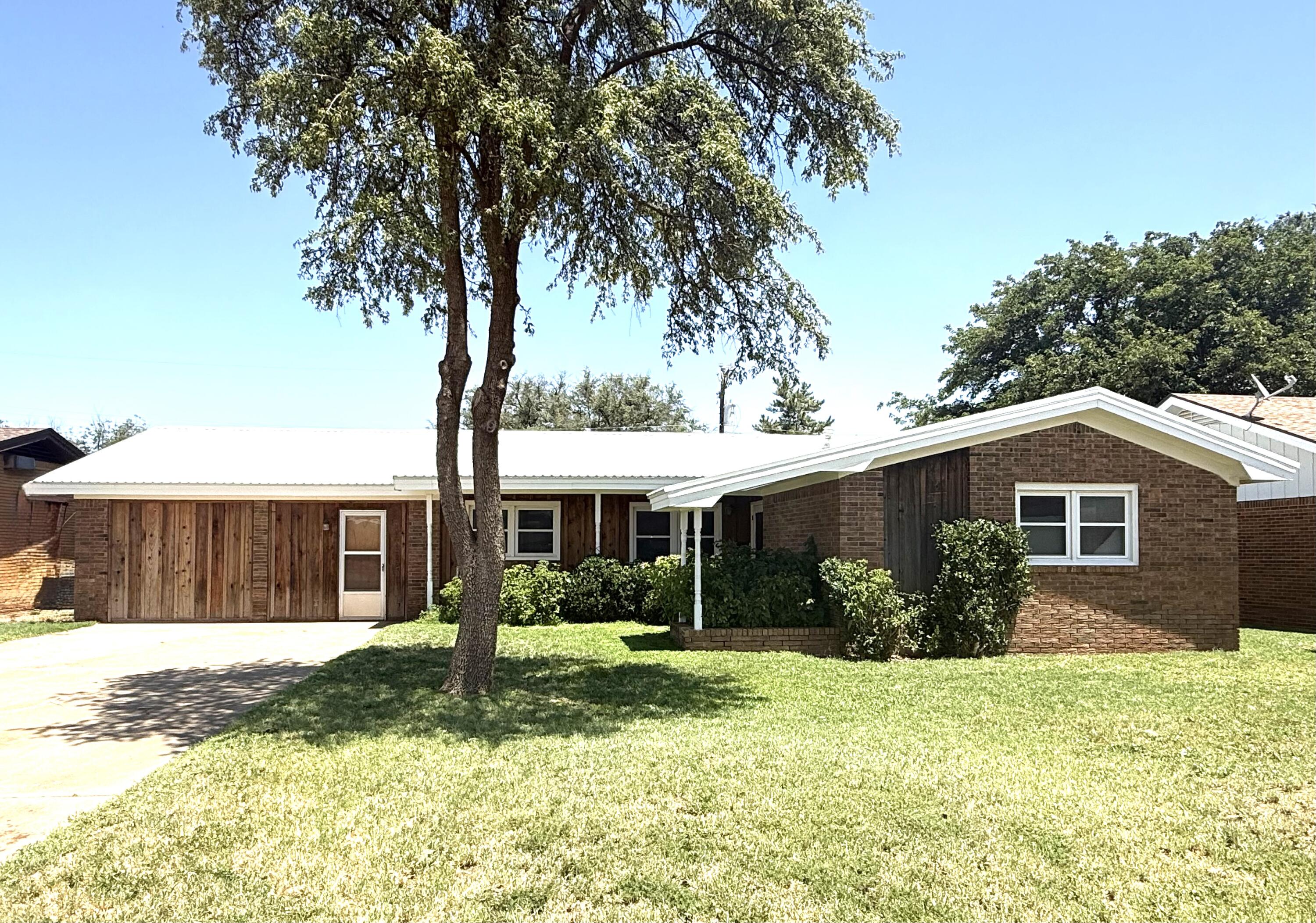 1380 W Lynn Street — photo