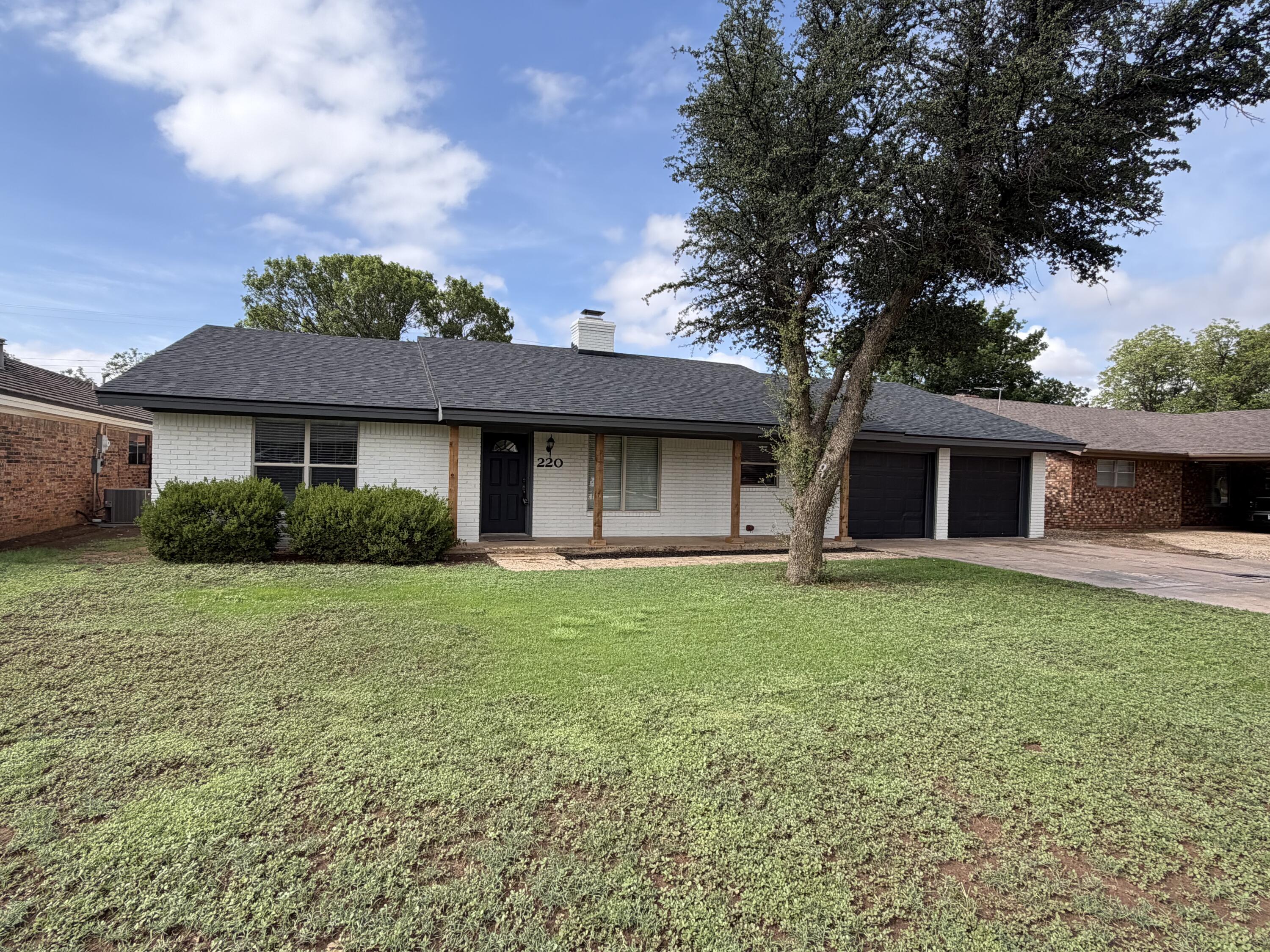 220 Sandalwood Lane — photo