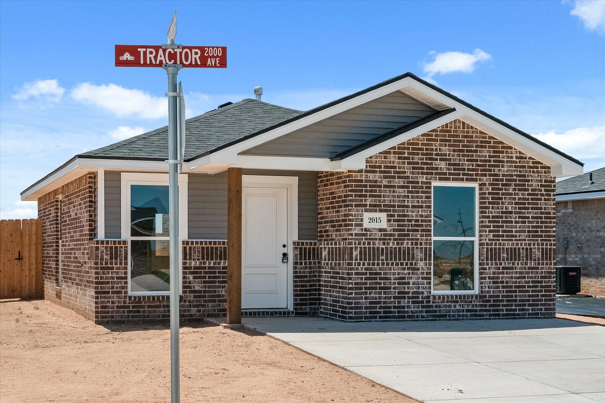 2015 Tractor Avenue — photo